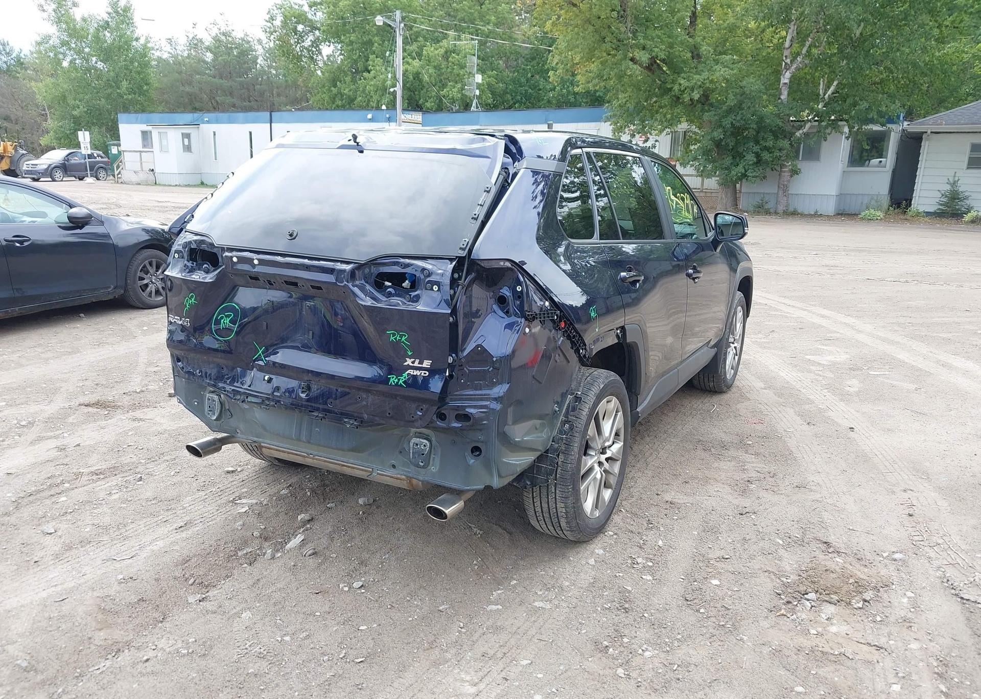 2022 TOYOTA RAV4 XLE