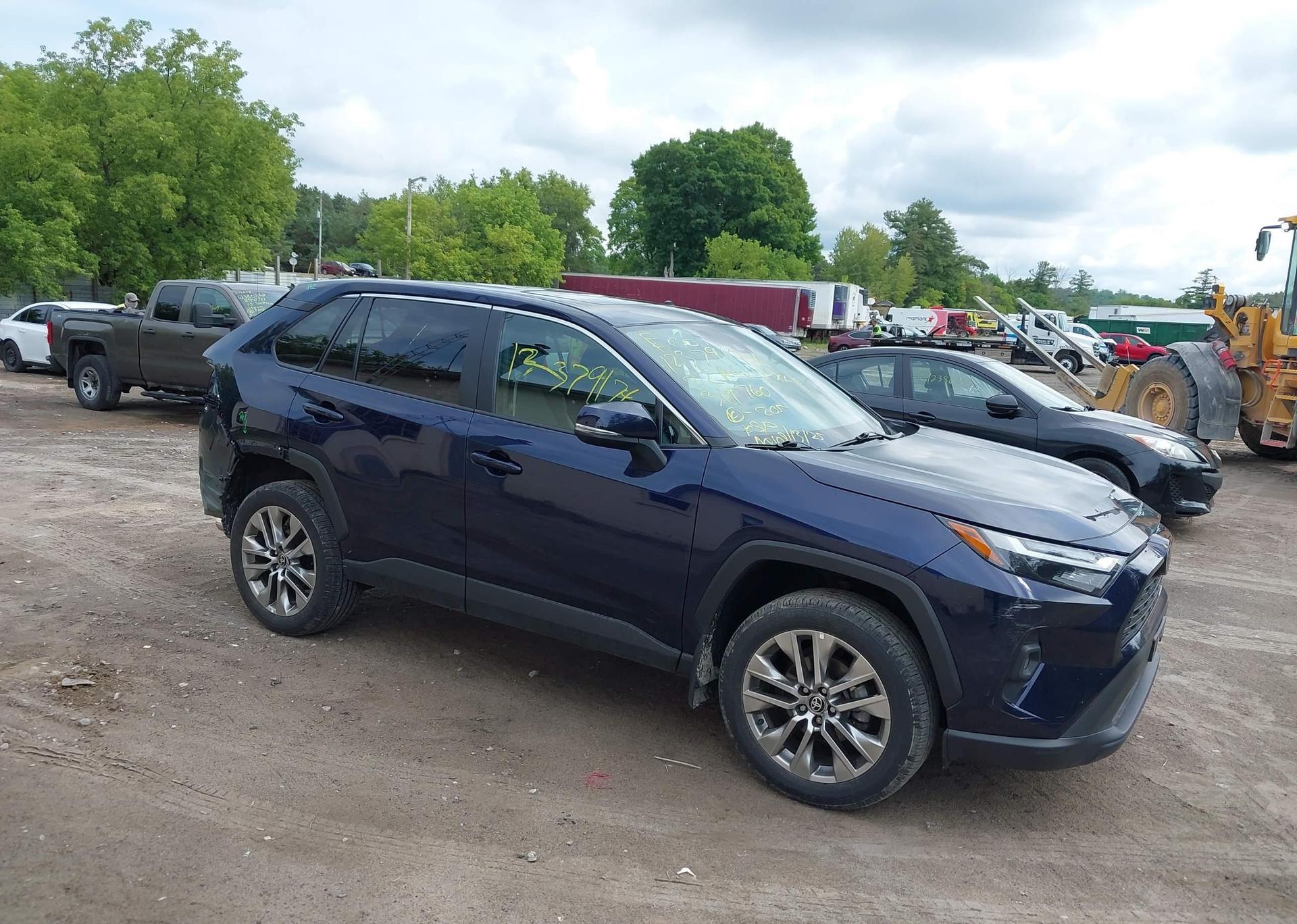 2022 TOYOTA RAV4 XLE