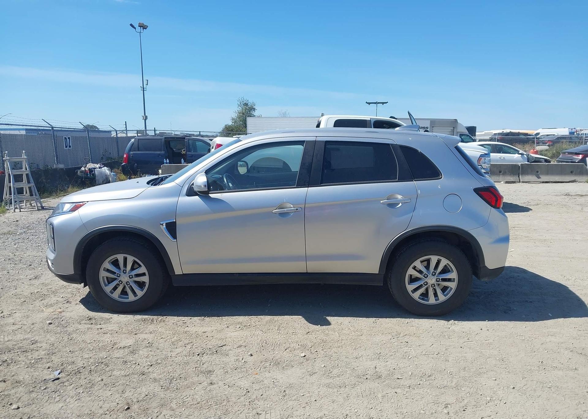 2022 MITSUBISHI RVR SE