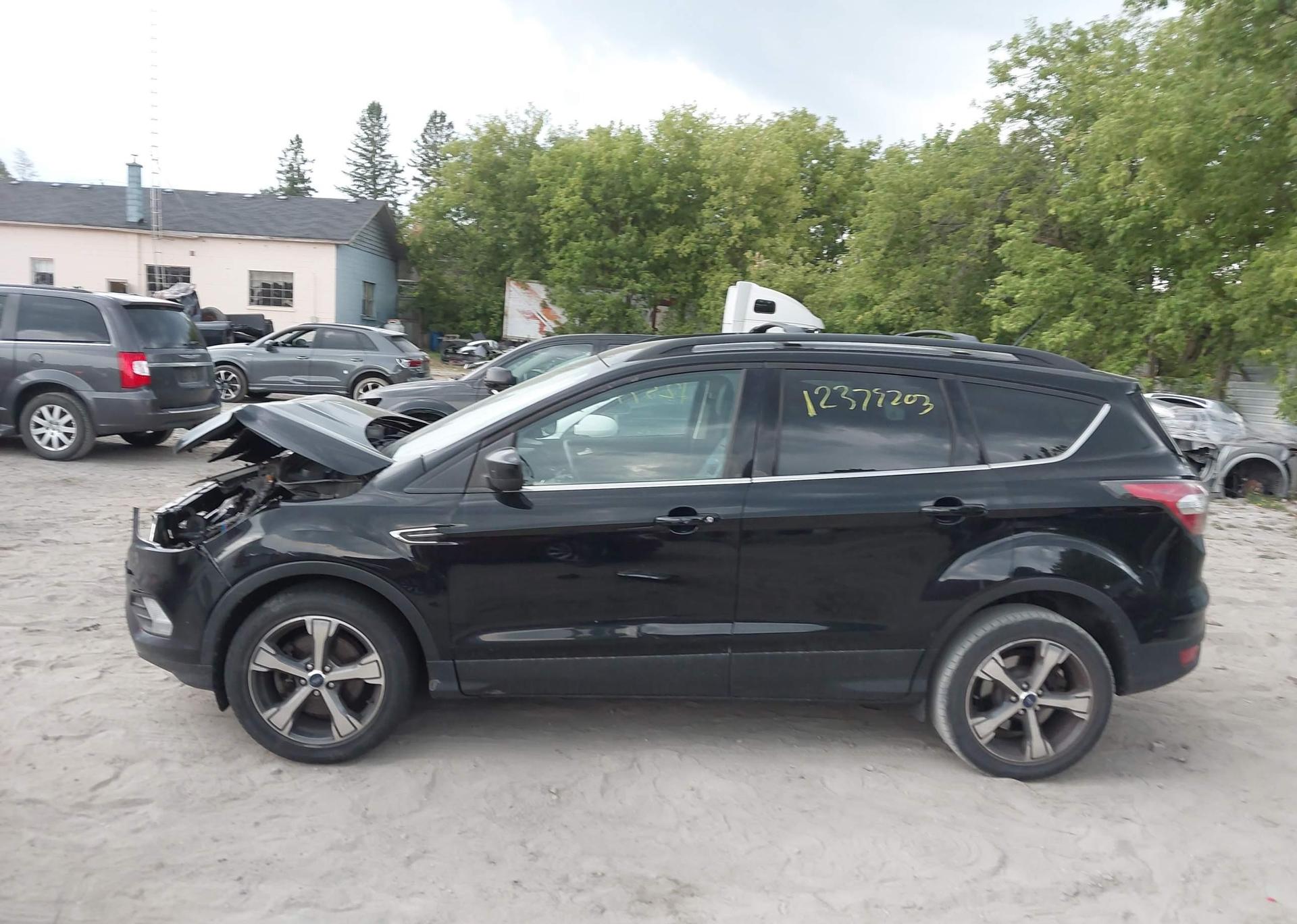2017 FORD ESCAPE SE