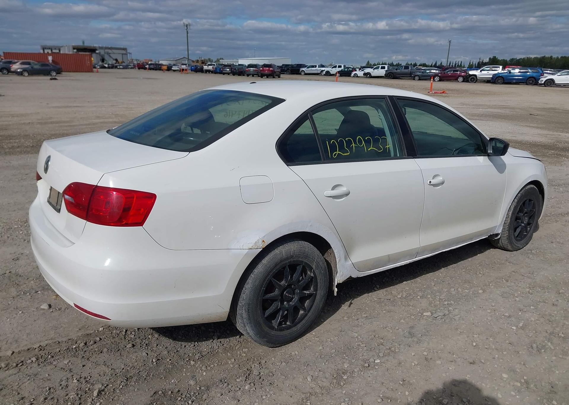2013 VOLKSWAGEN JETTA 2.0L TRENDLINE