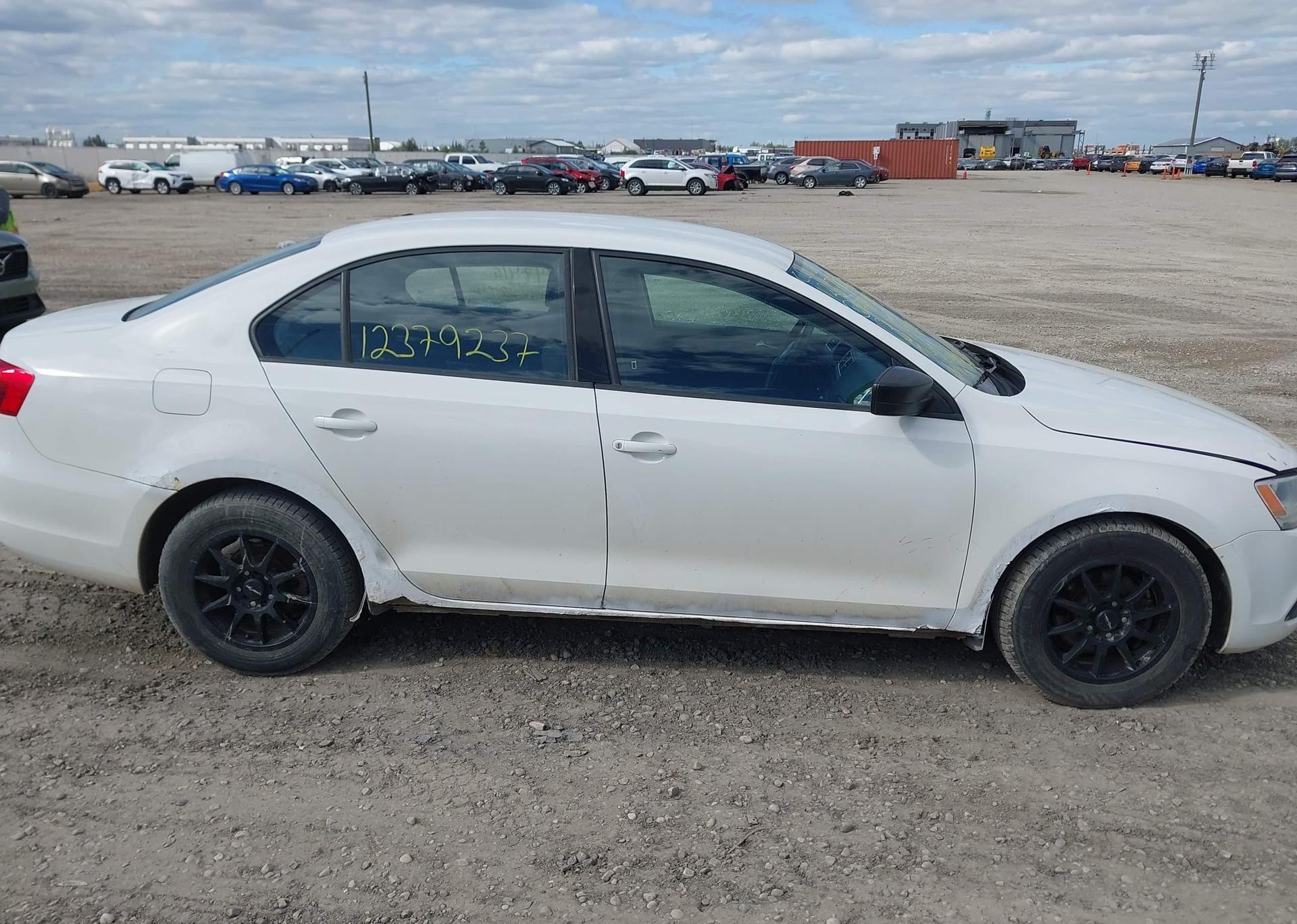 2013 VOLKSWAGEN JETTA 2.0L TRENDLINE