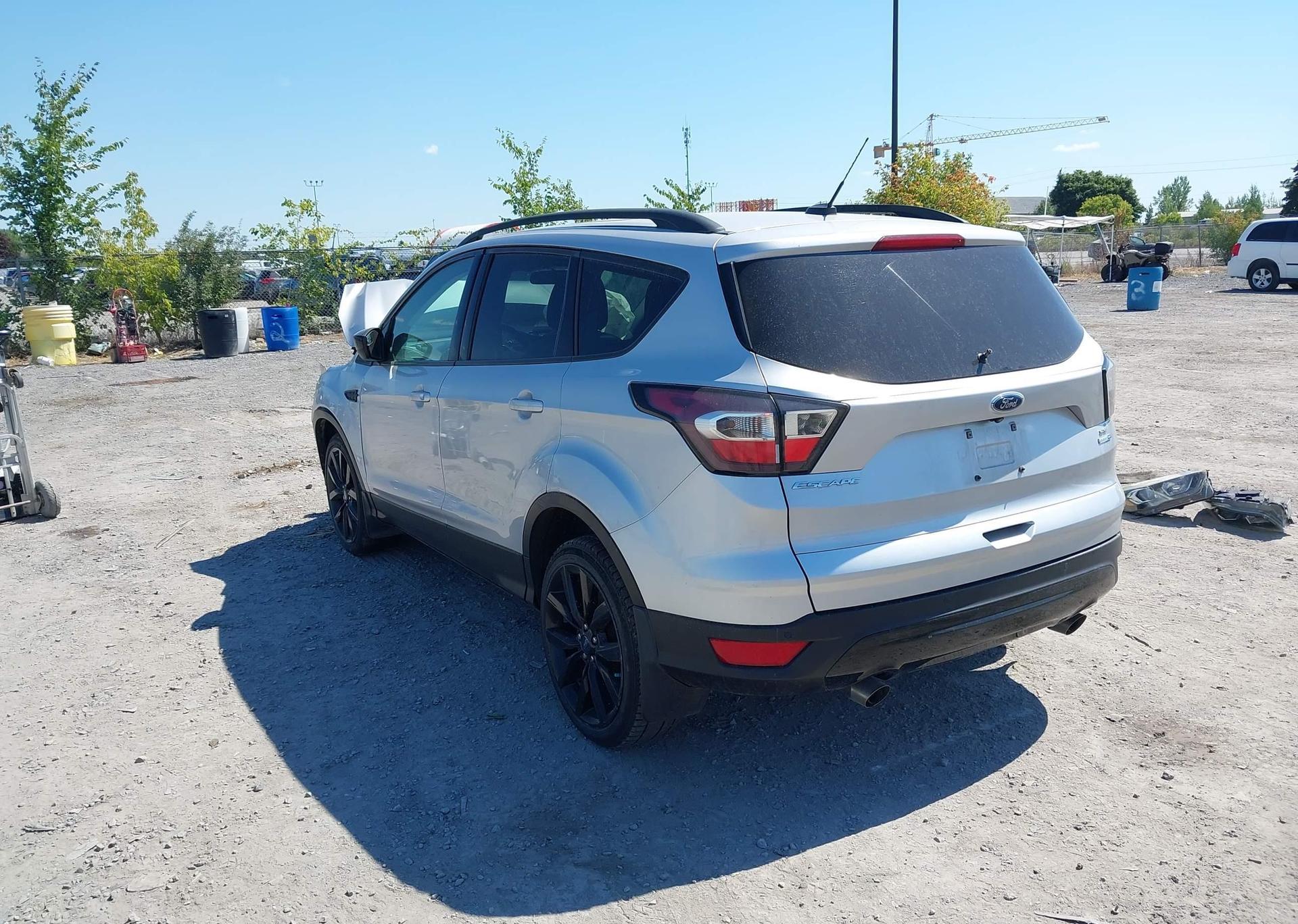 2017 FORD ESCAPE SE