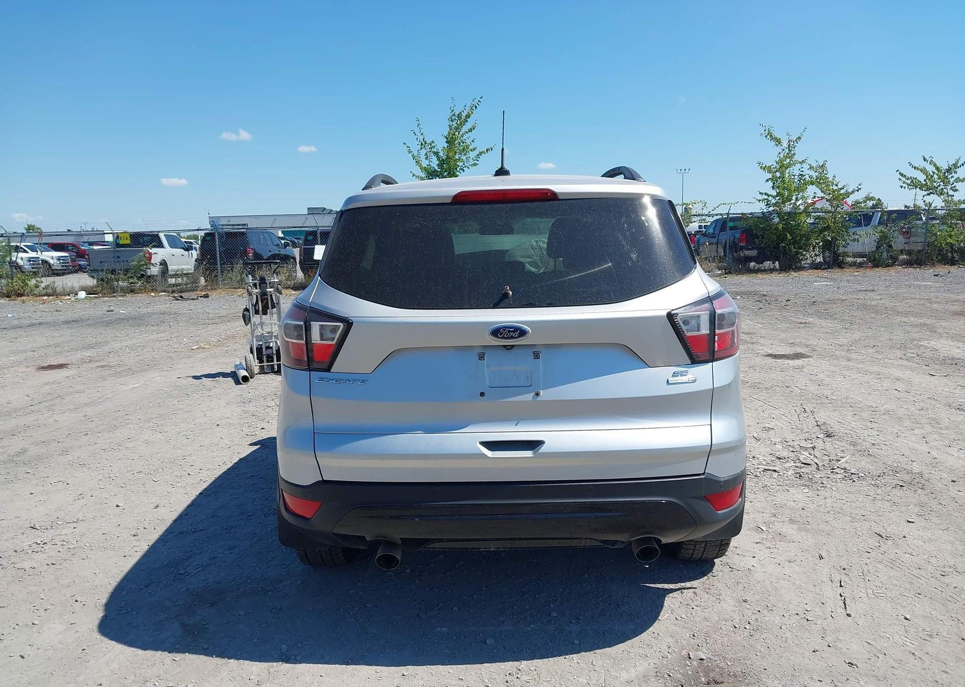 2017 FORD ESCAPE SE