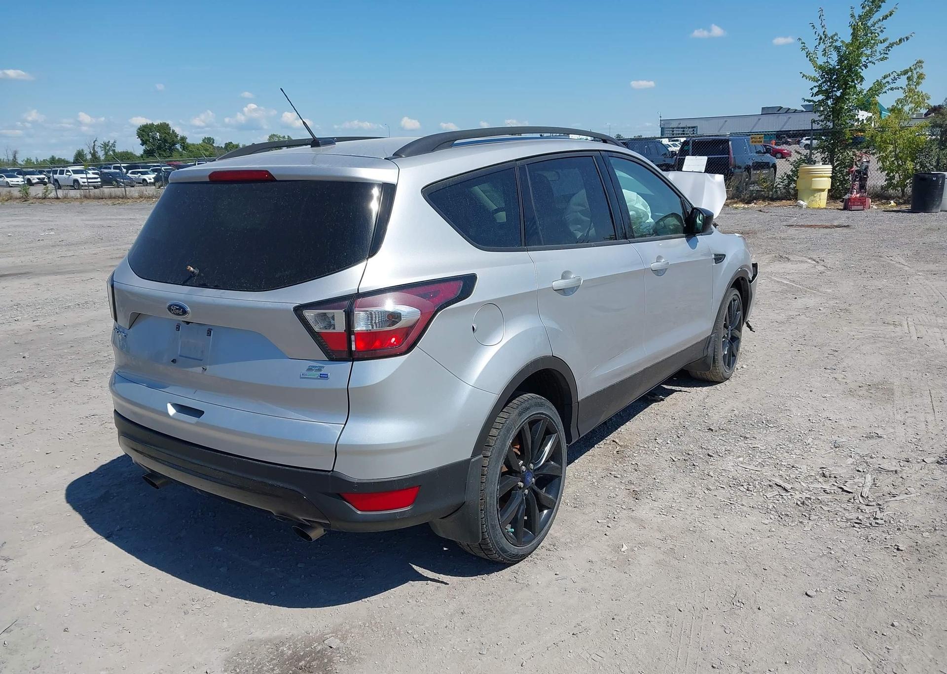 2017 FORD ESCAPE SE