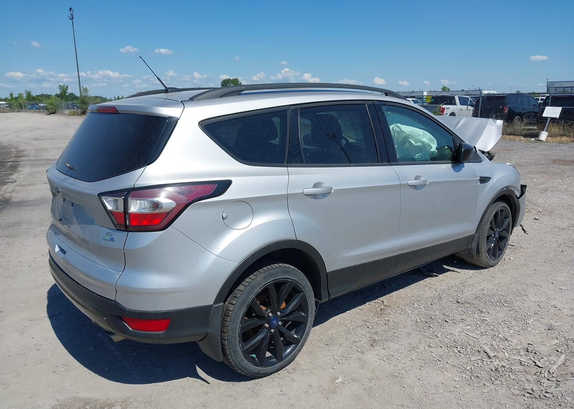 2017 FORD ESCAPE SE