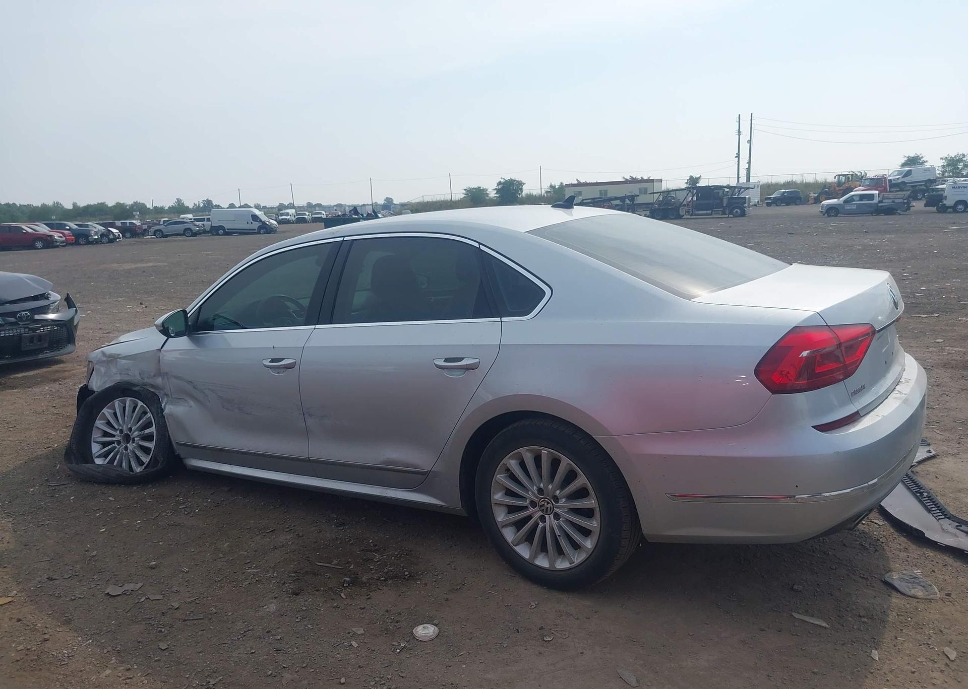 2016 VOLKSWAGEN PASSAT SE