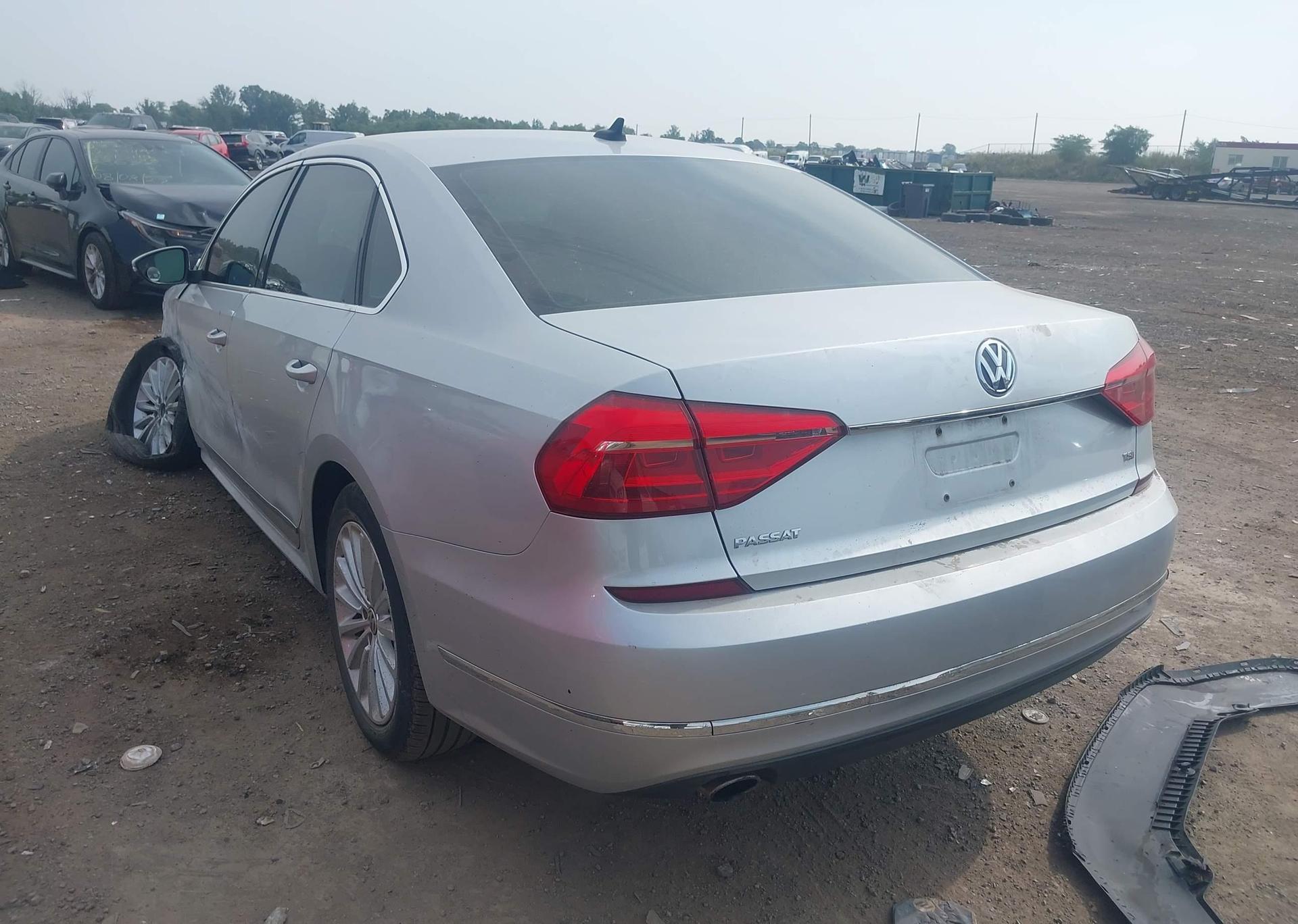 2016 VOLKSWAGEN PASSAT SE