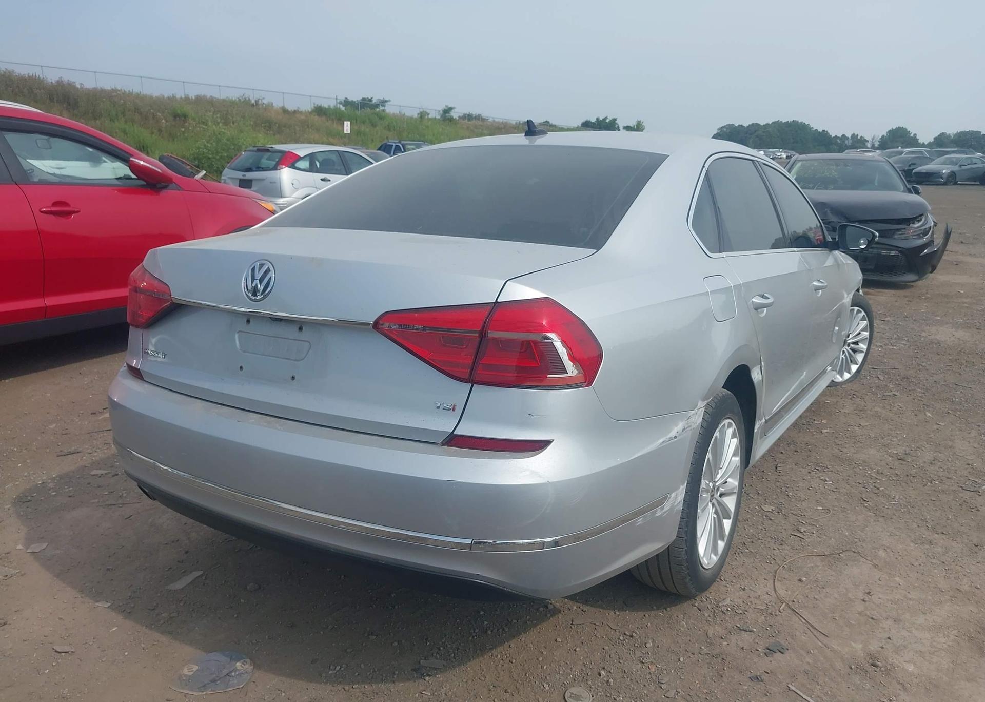 2016 VOLKSWAGEN PASSAT SE