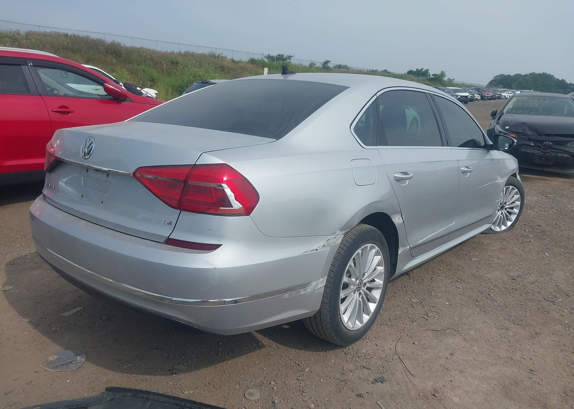 2016 VOLKSWAGEN PASSAT SE