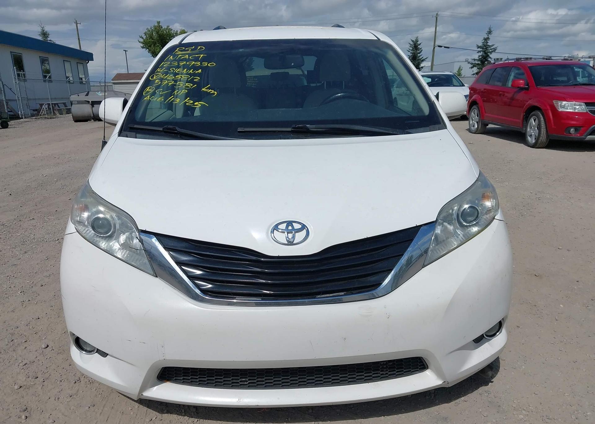 2014 TOYOTA SIENNA LE
