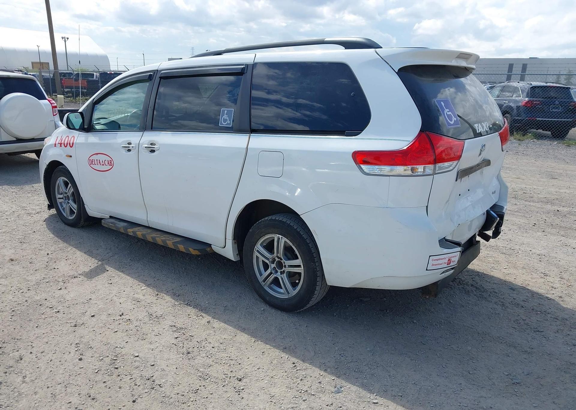 2014 TOYOTA SIENNA LE