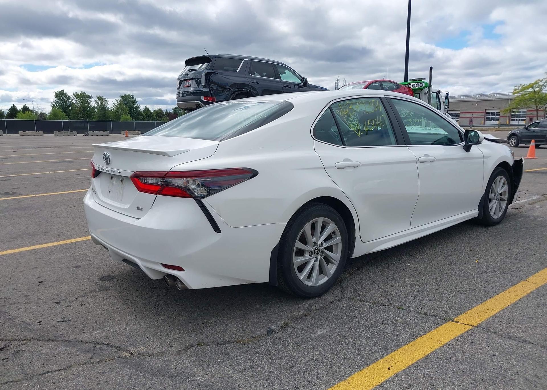 2021 TOYOTA CAMRY SE