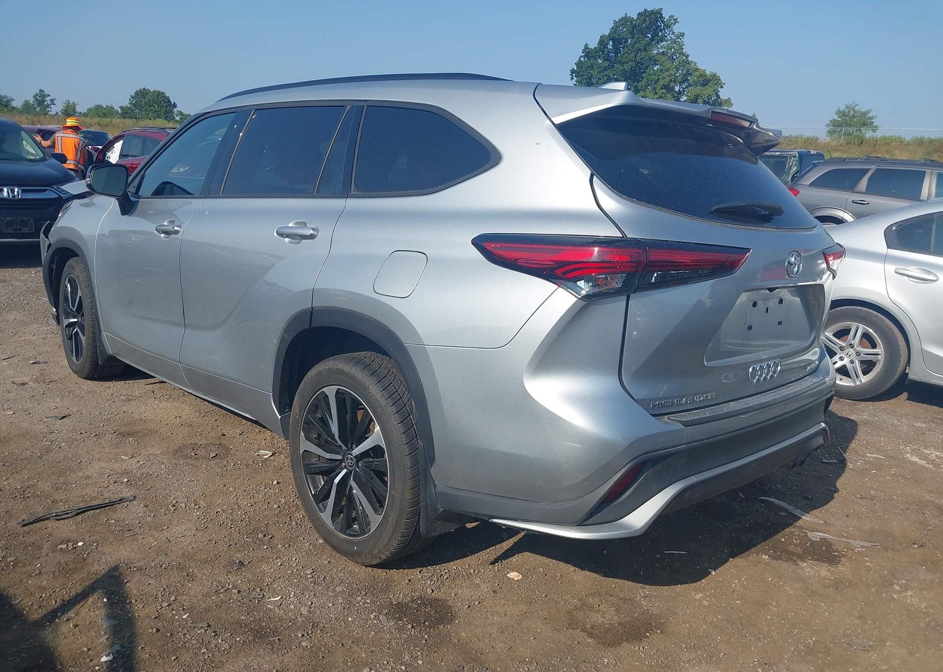 2022 TOYOTA HIGHLANDER XSE