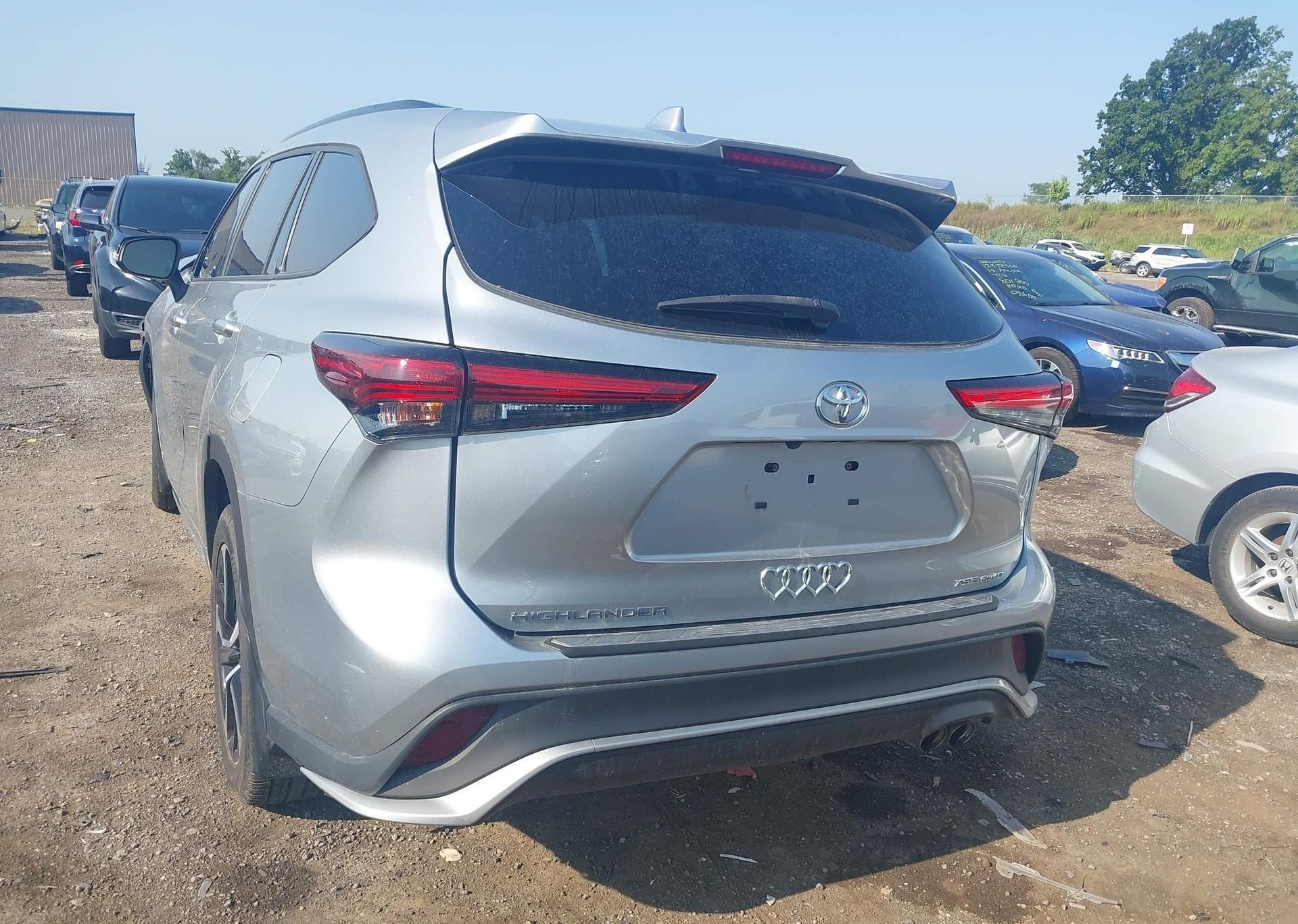 2022 TOYOTA HIGHLANDER XSE