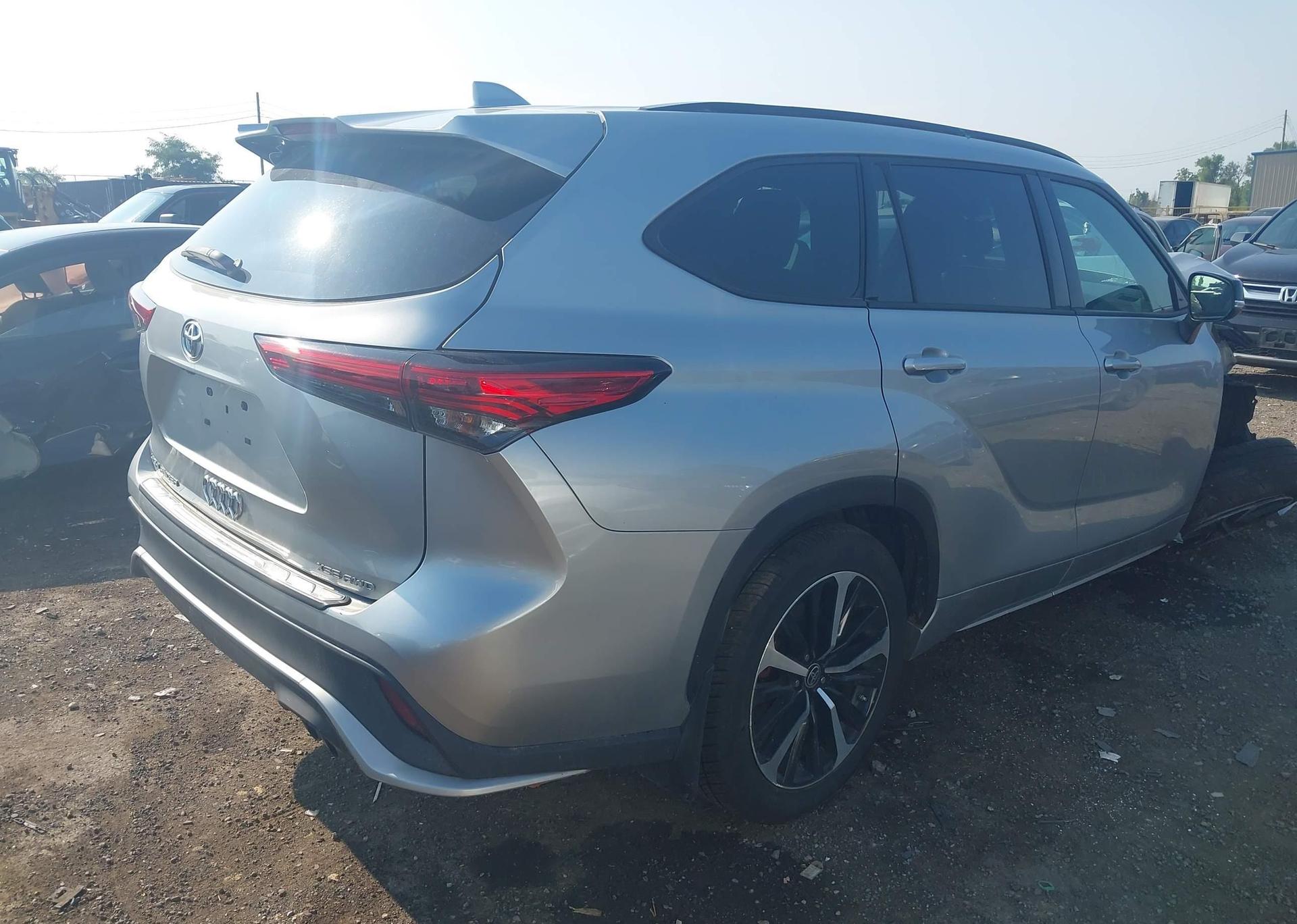 2022 TOYOTA HIGHLANDER XSE