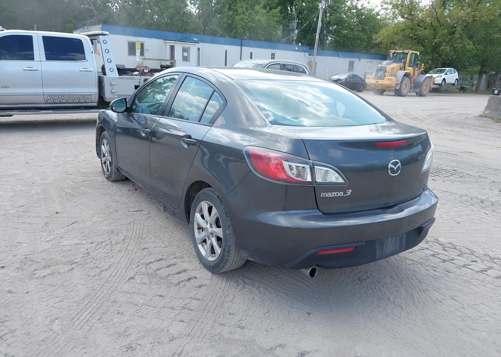 2011 MAZDA 3 I