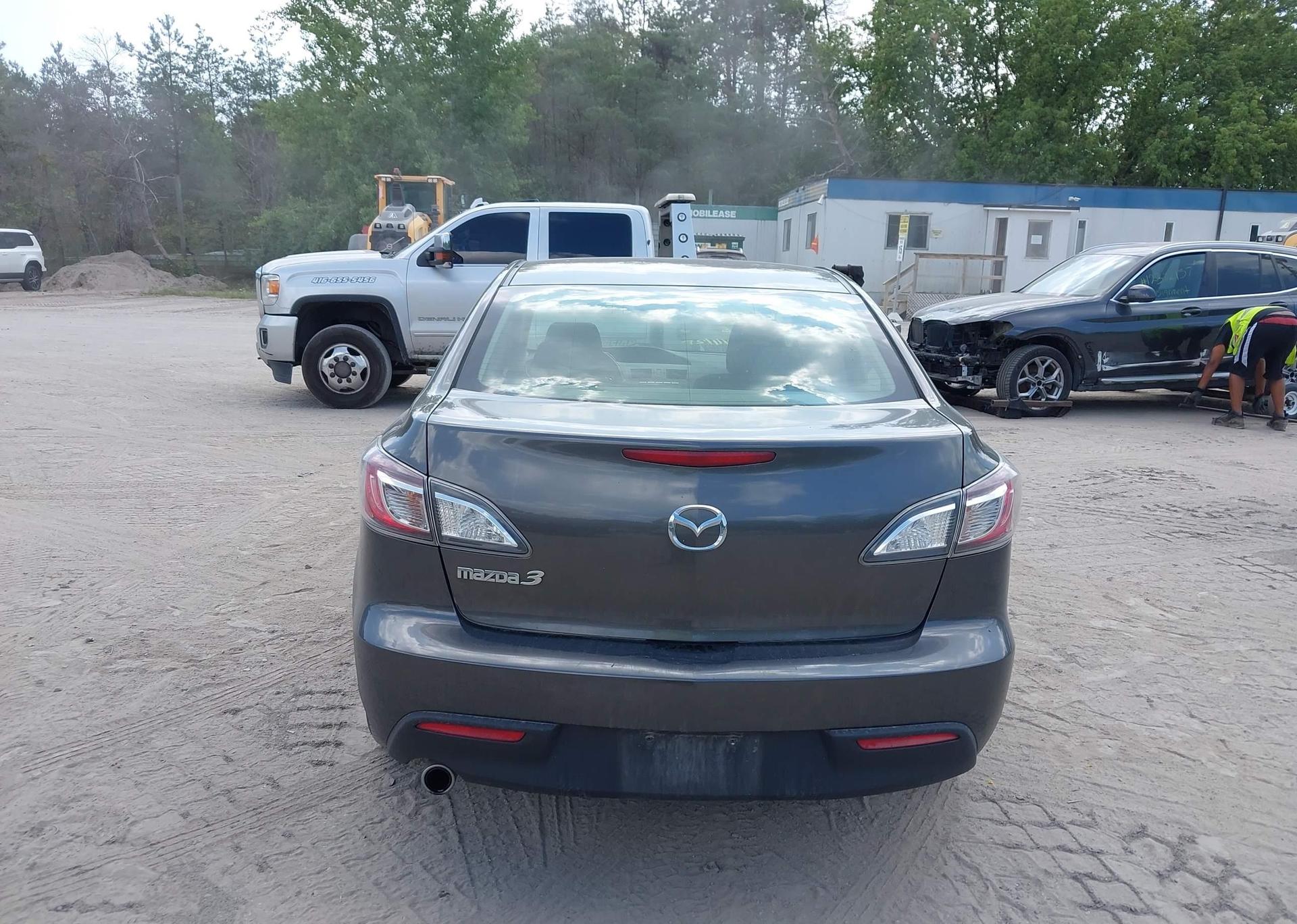 2011 MAZDA 3 I