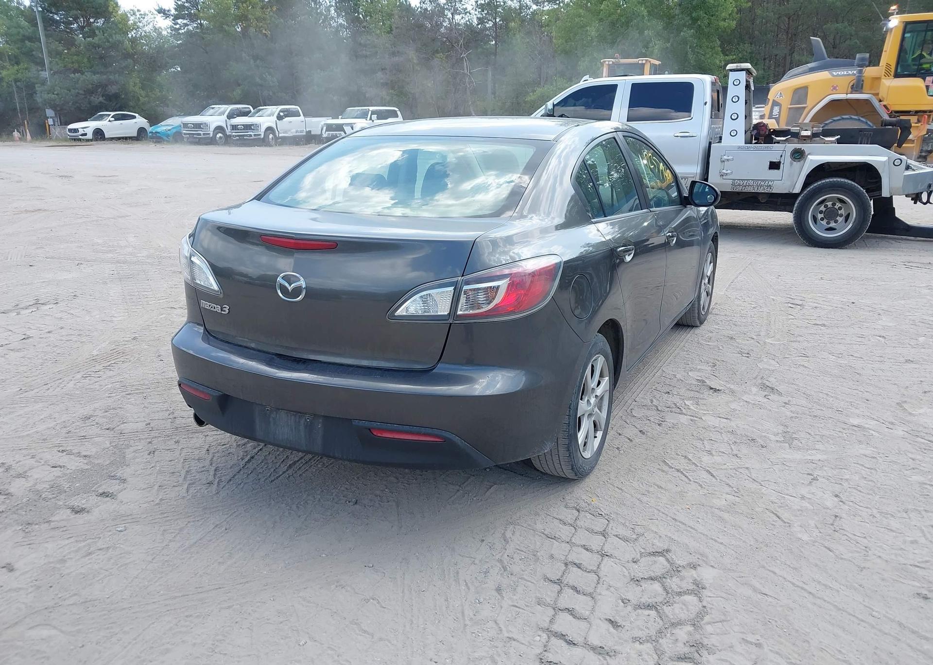 2011 MAZDA 3 I