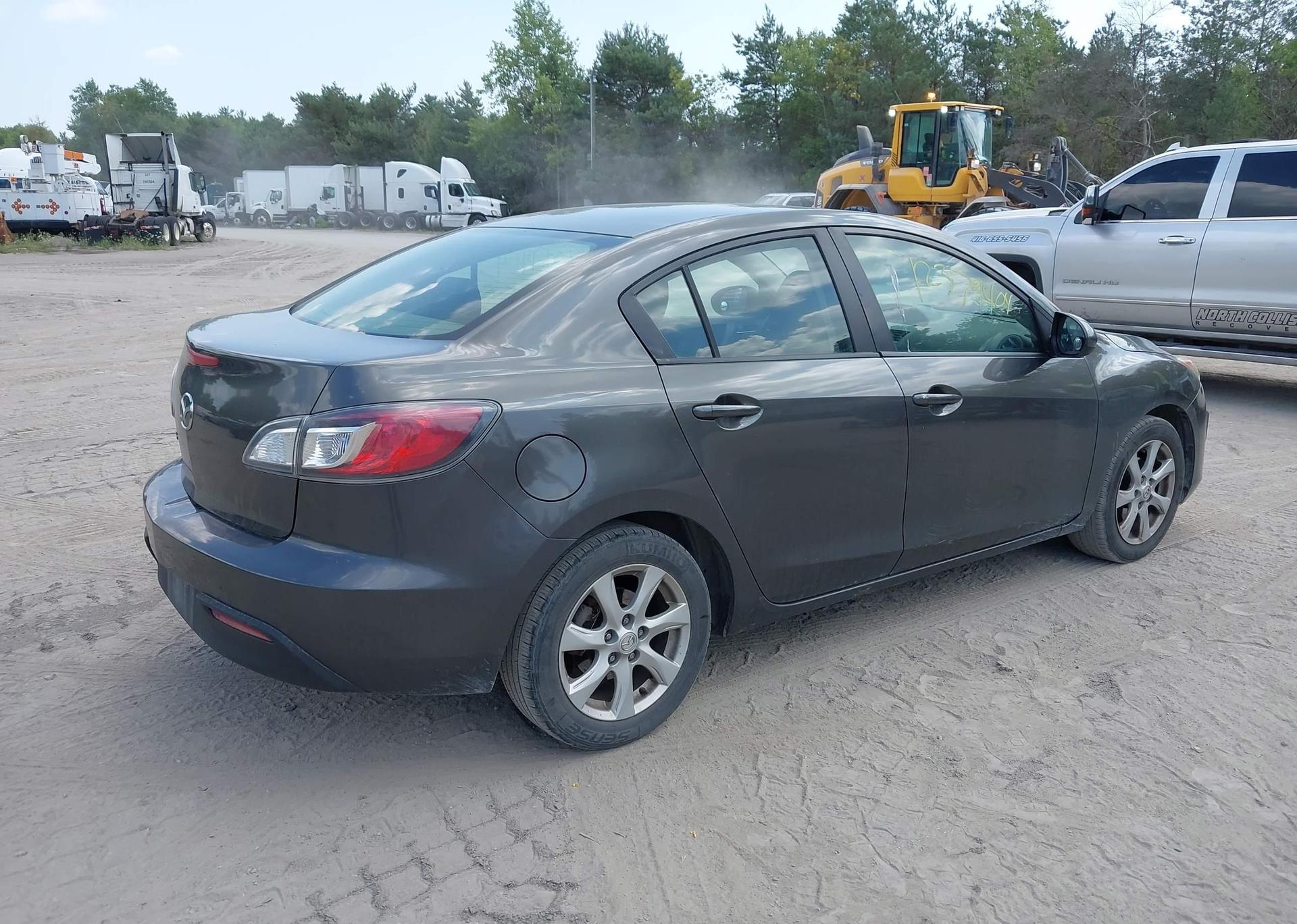 2011 MAZDA 3 I