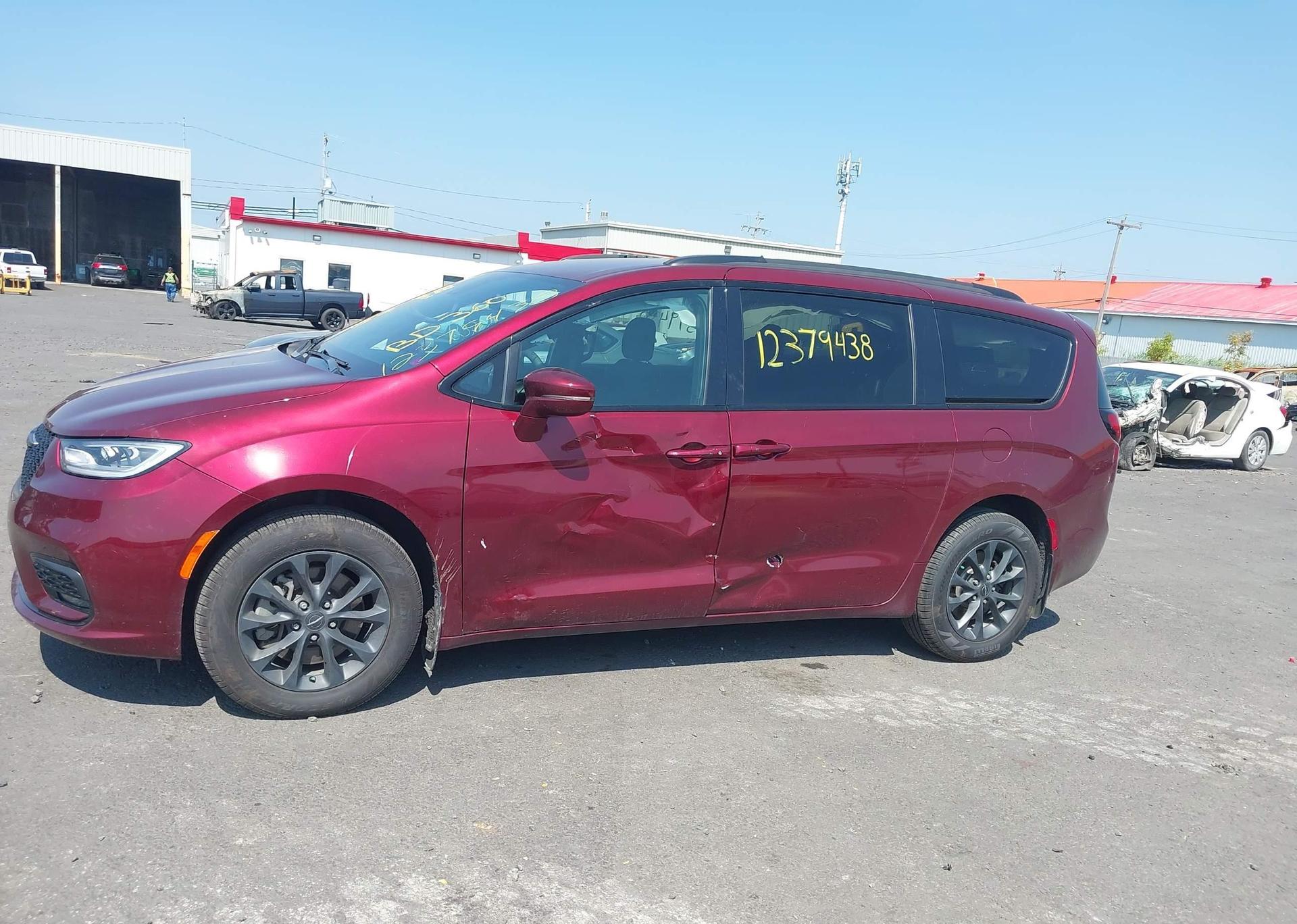 2022 CHRYSLER PACIFICA TOURING