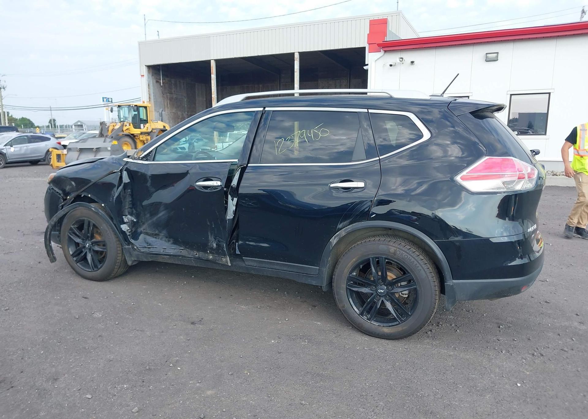 2015 NISSAN ROGUE S