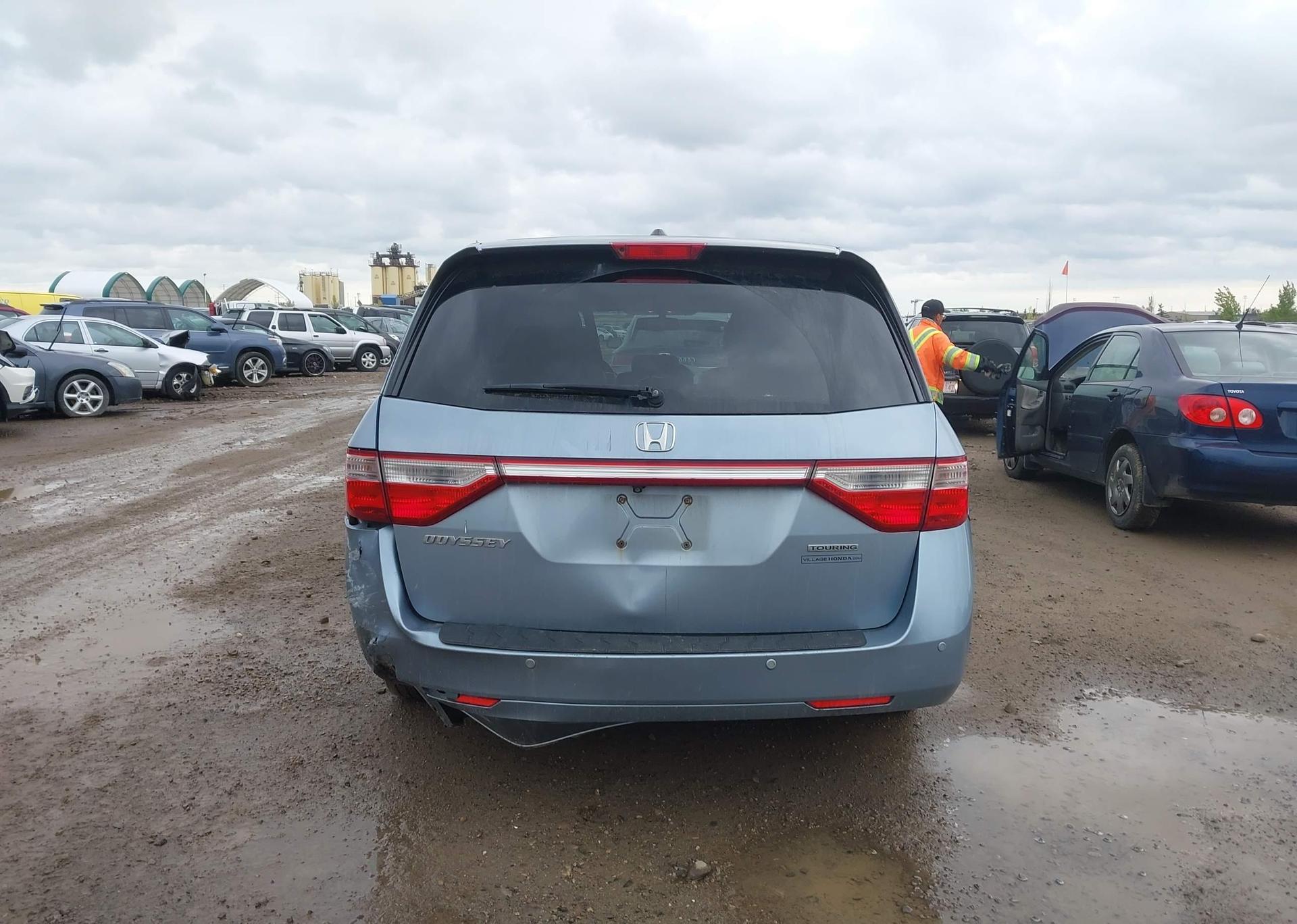 2011 HONDA ODYSSEY TOURING