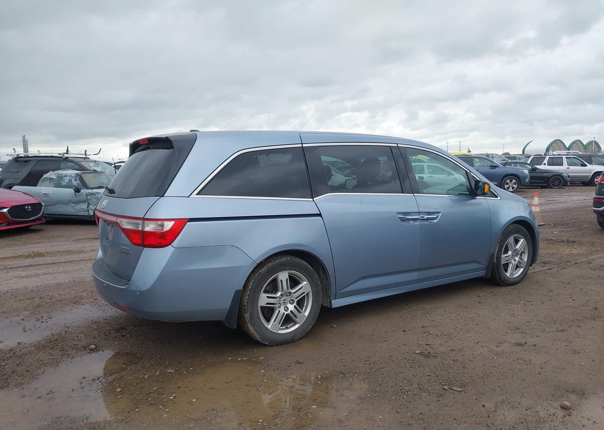 2011 HONDA ODYSSEY TOURING