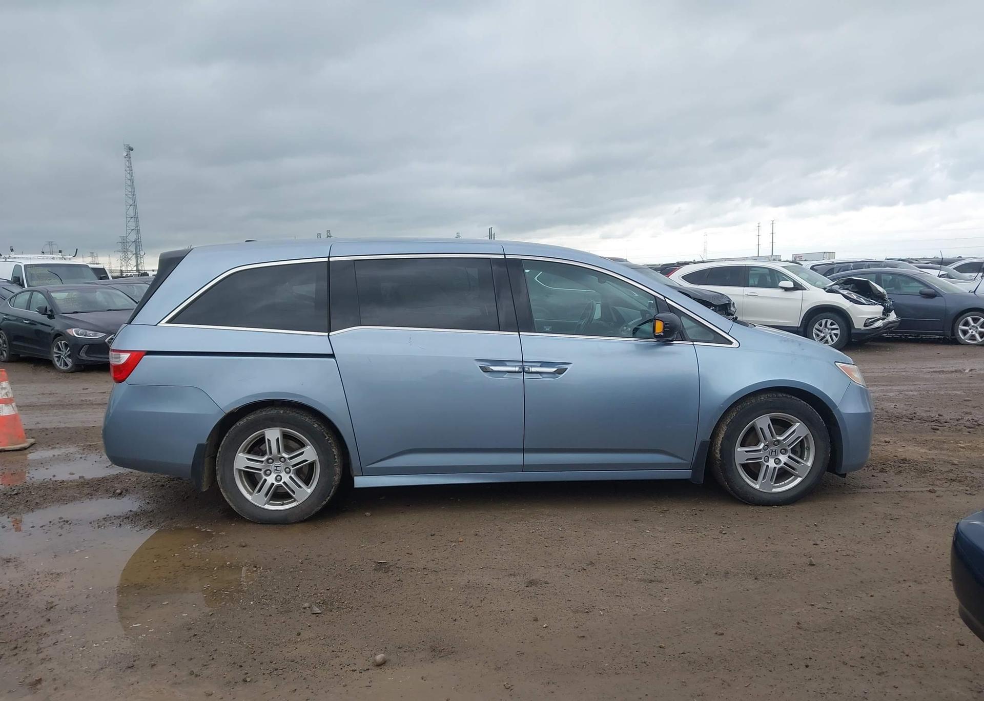 2011 HONDA ODYSSEY TOURING