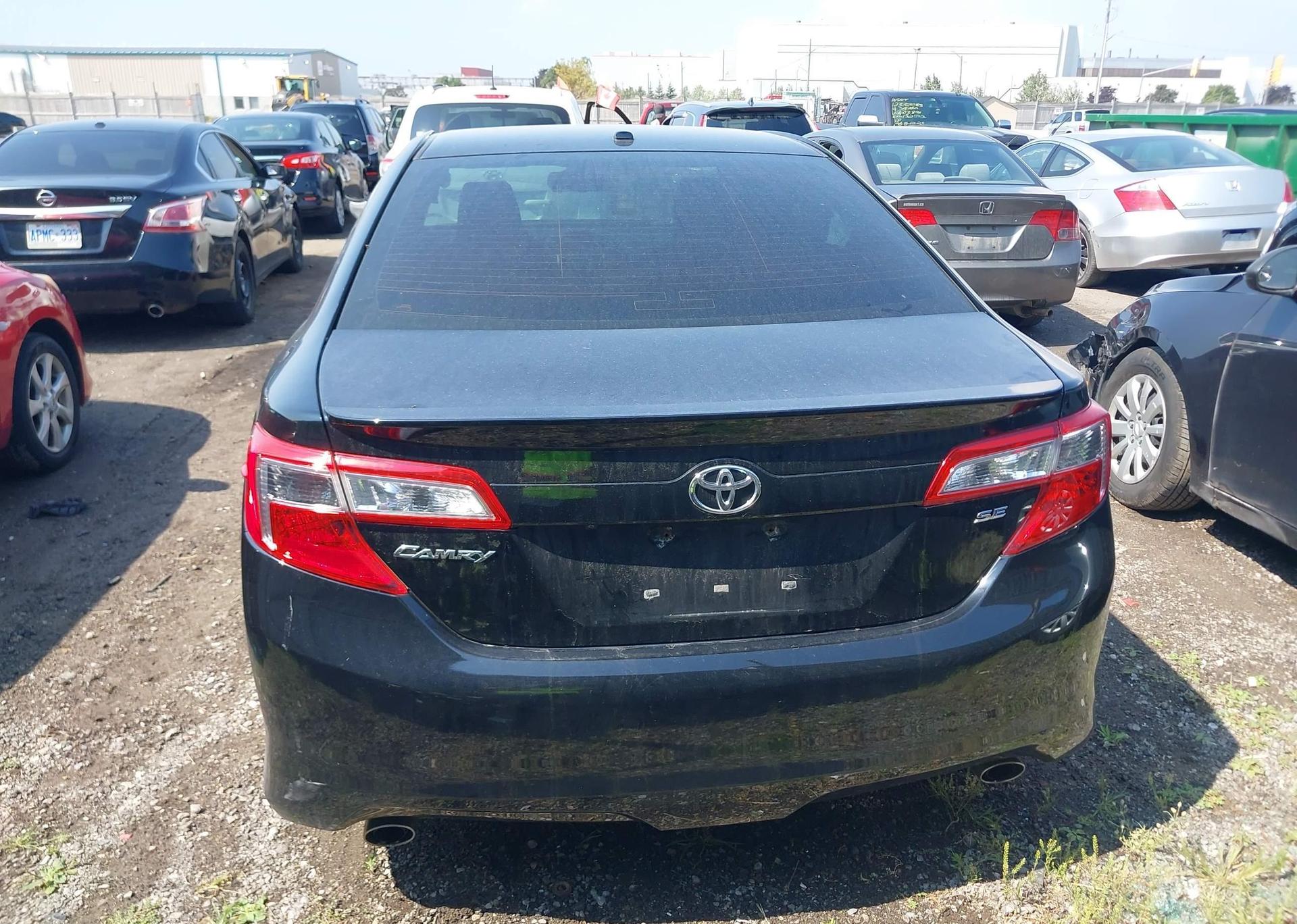 2014 TOYOTA camry se