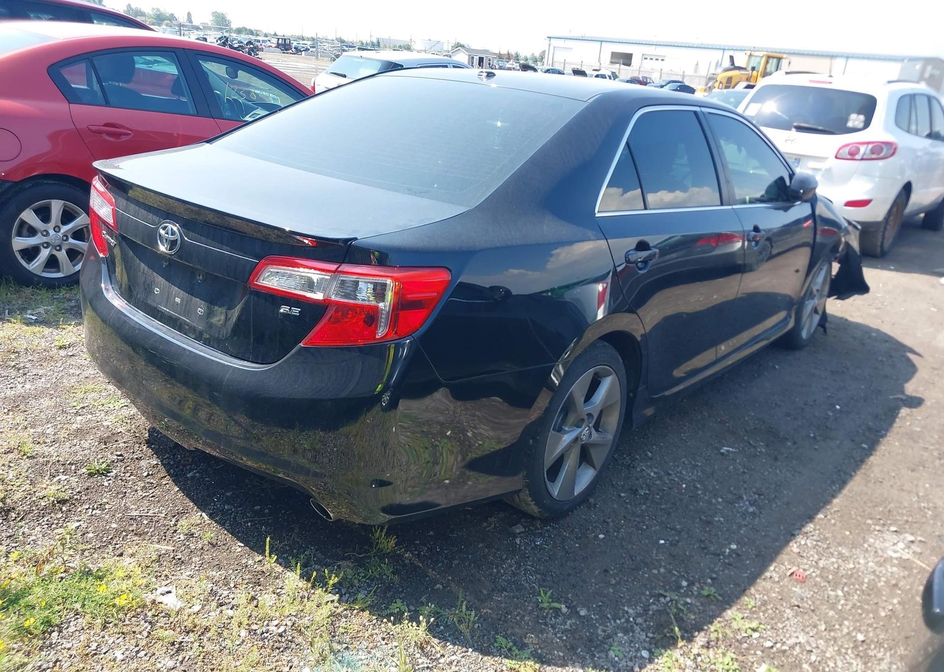 2014 TOYOTA camry se