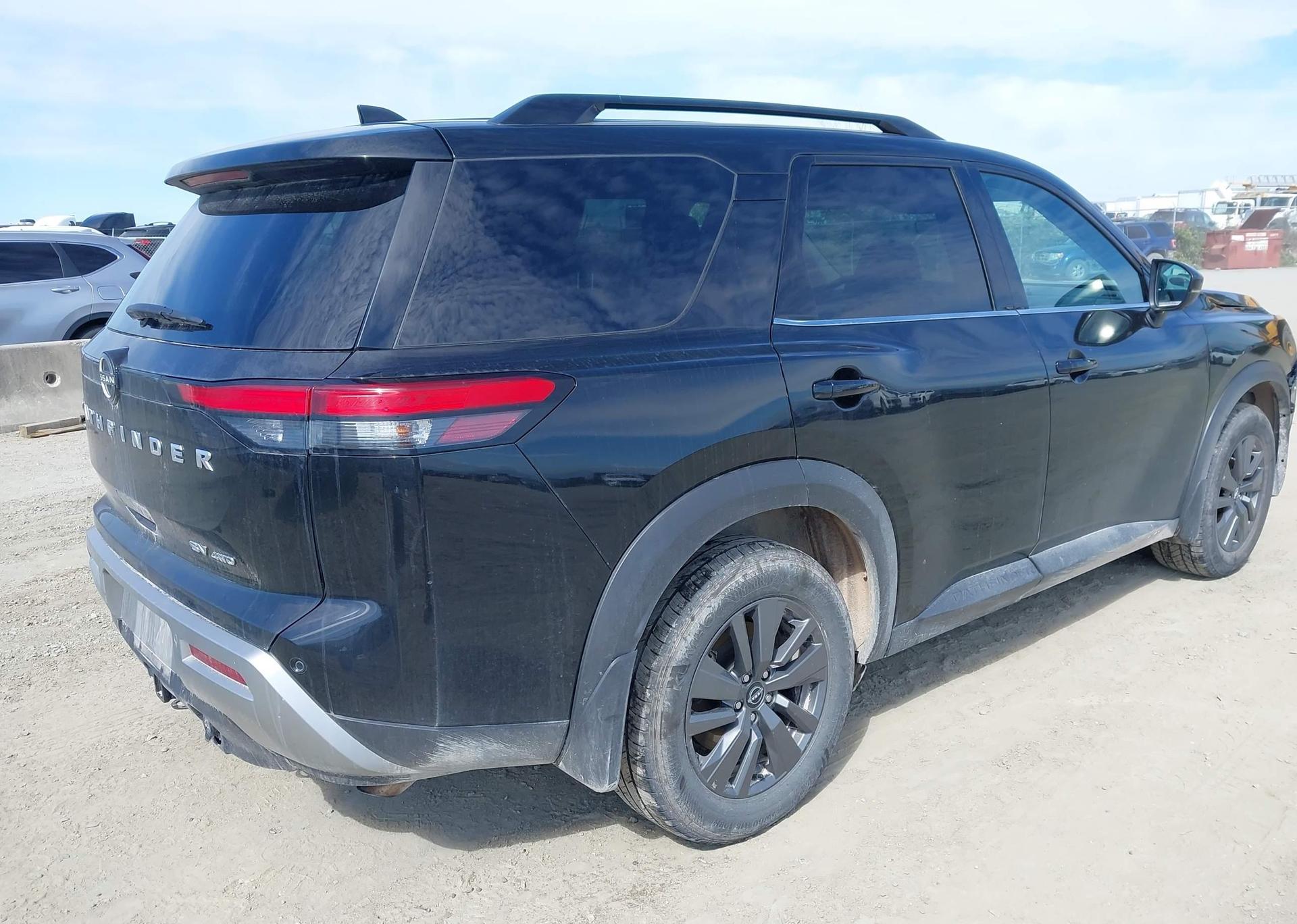 2024 NISSAN PATHFINDER SV