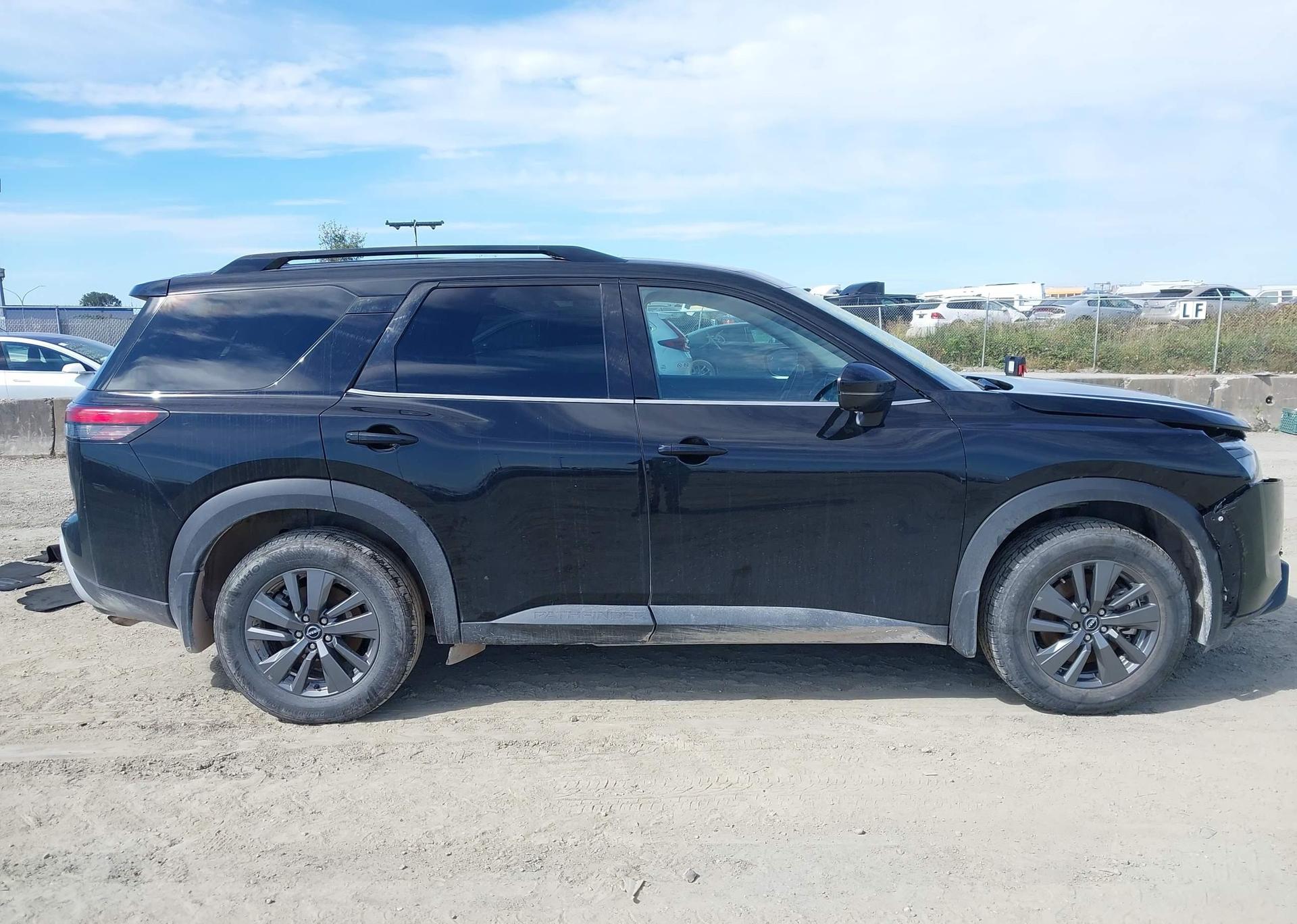 2024 NISSAN PATHFINDER SV