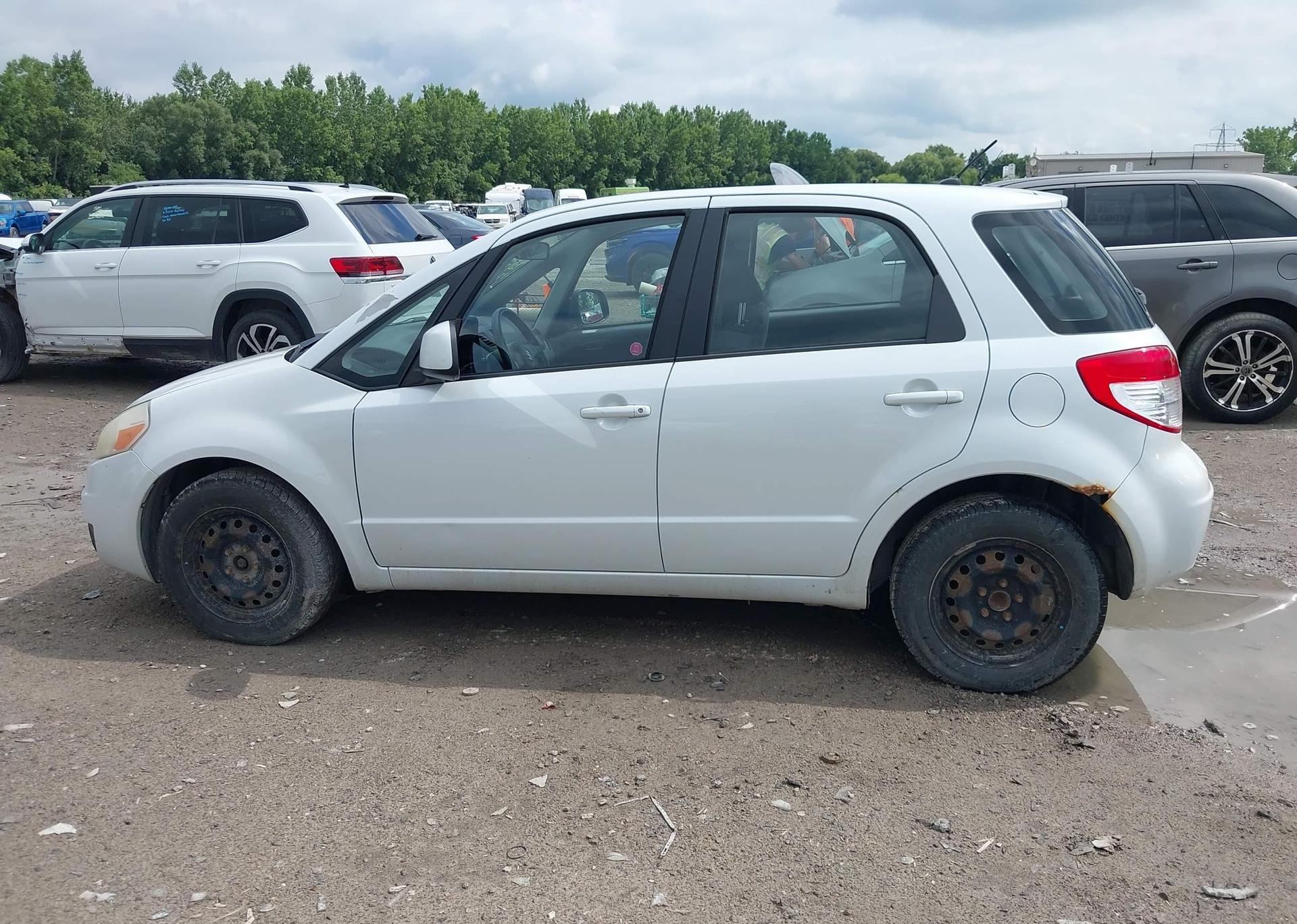 2011 SUZUKI SX4
