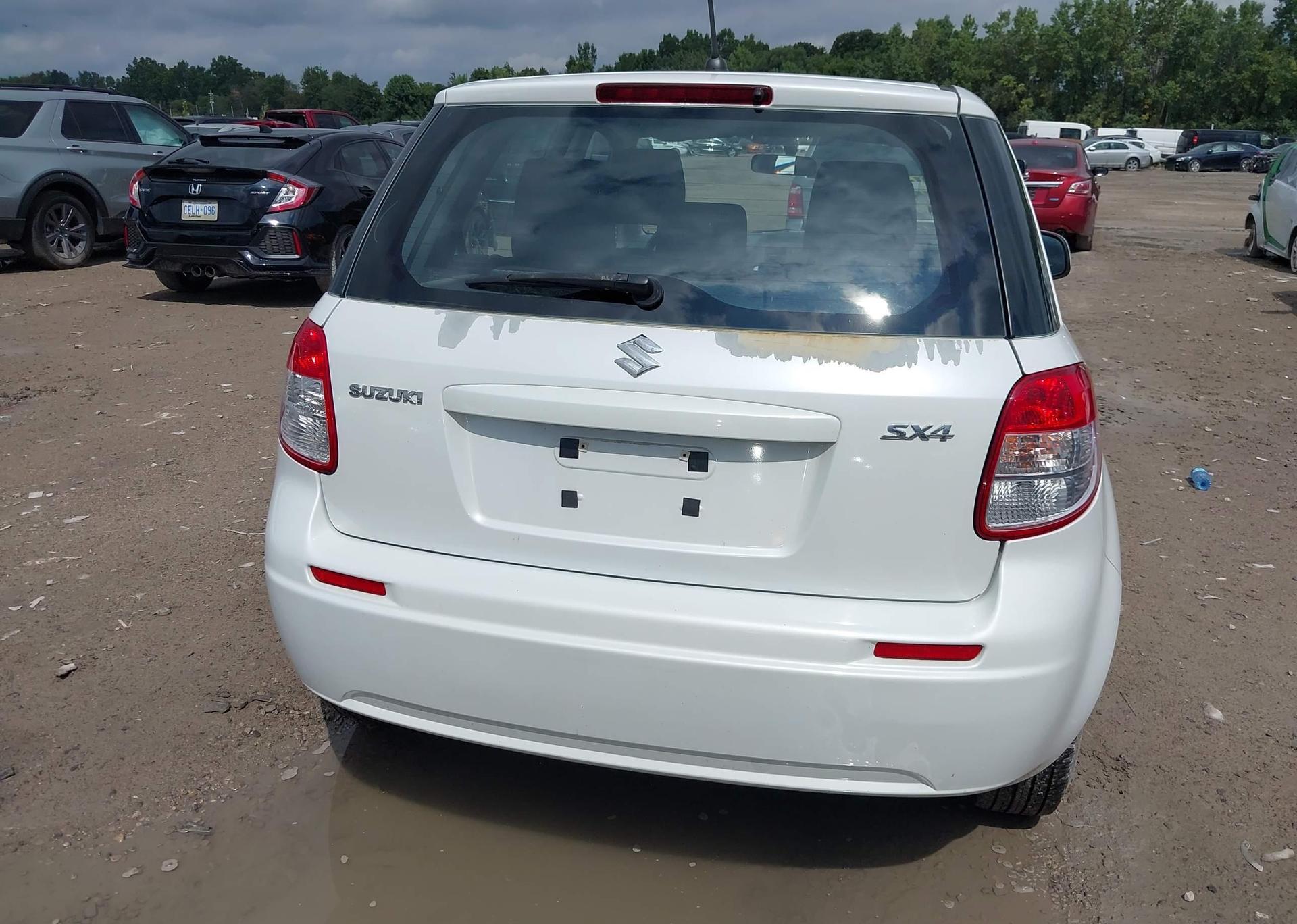 2011 SUZUKI SX4