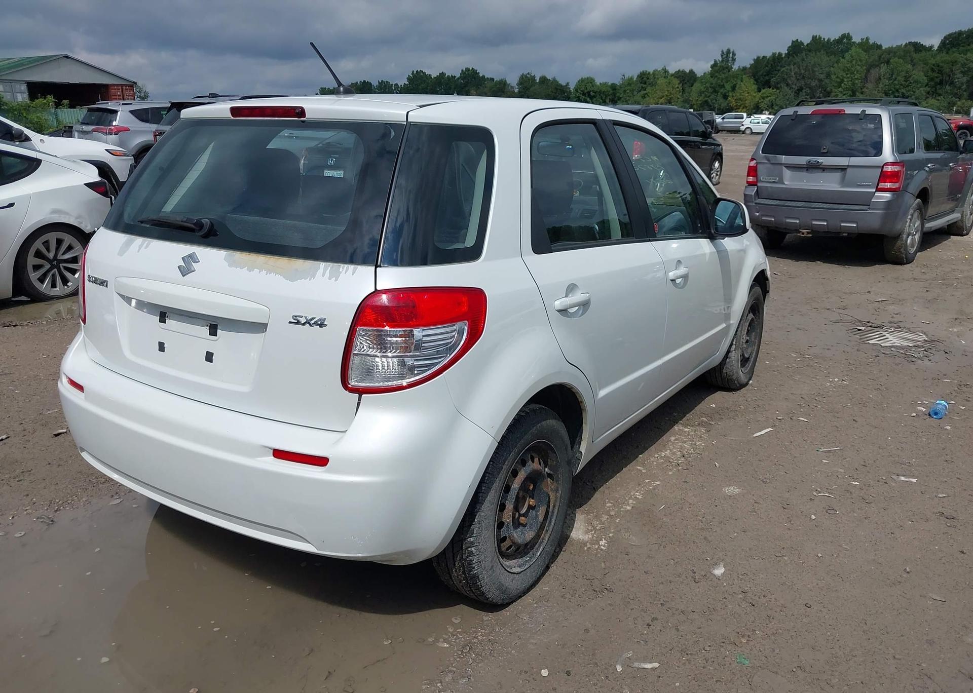 2011 SUZUKI SX4