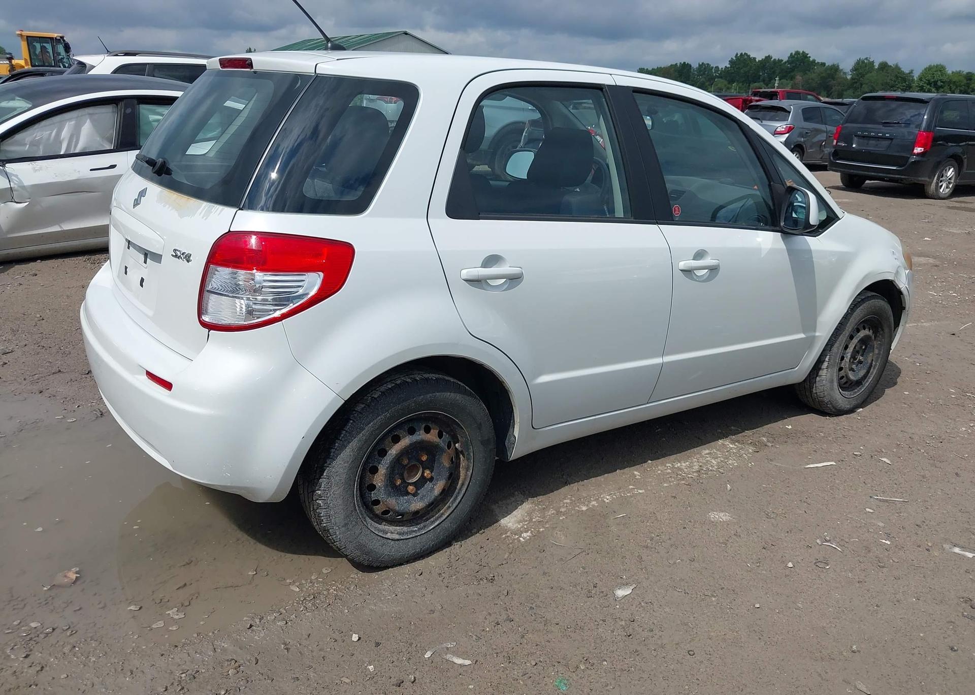 2011 SUZUKI SX4