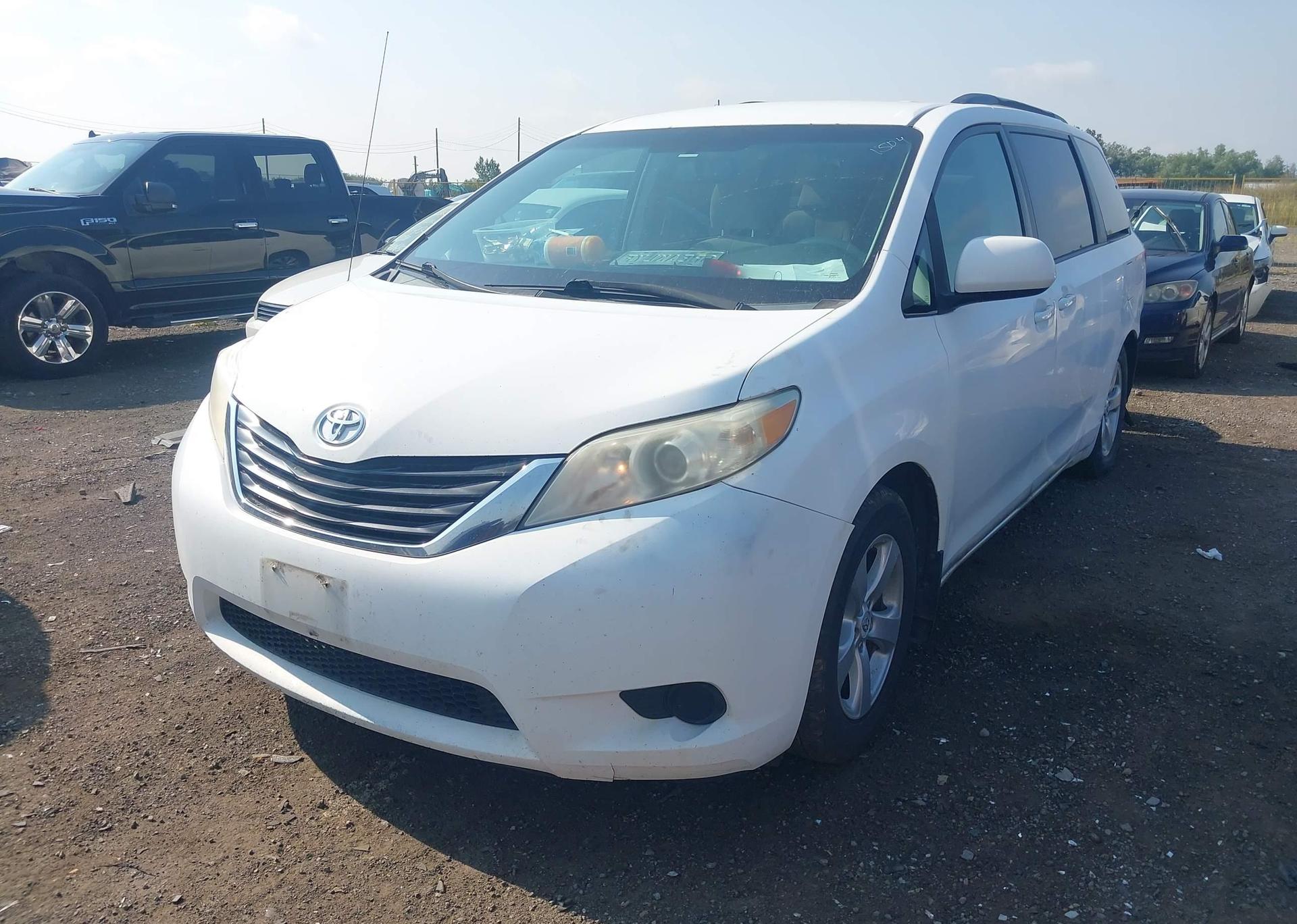 2011 TOYOTA SIENNA LE 8 PASSENGER