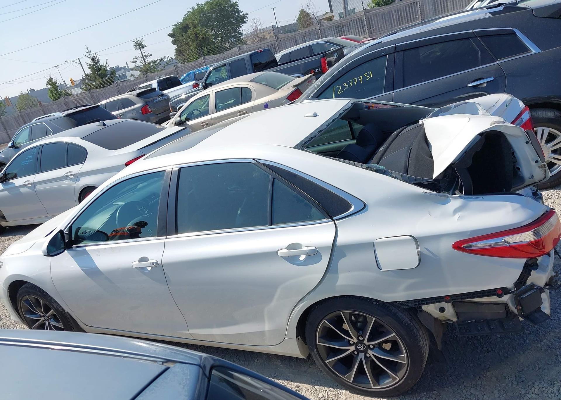 2015 TOYOTA CAMRY LE