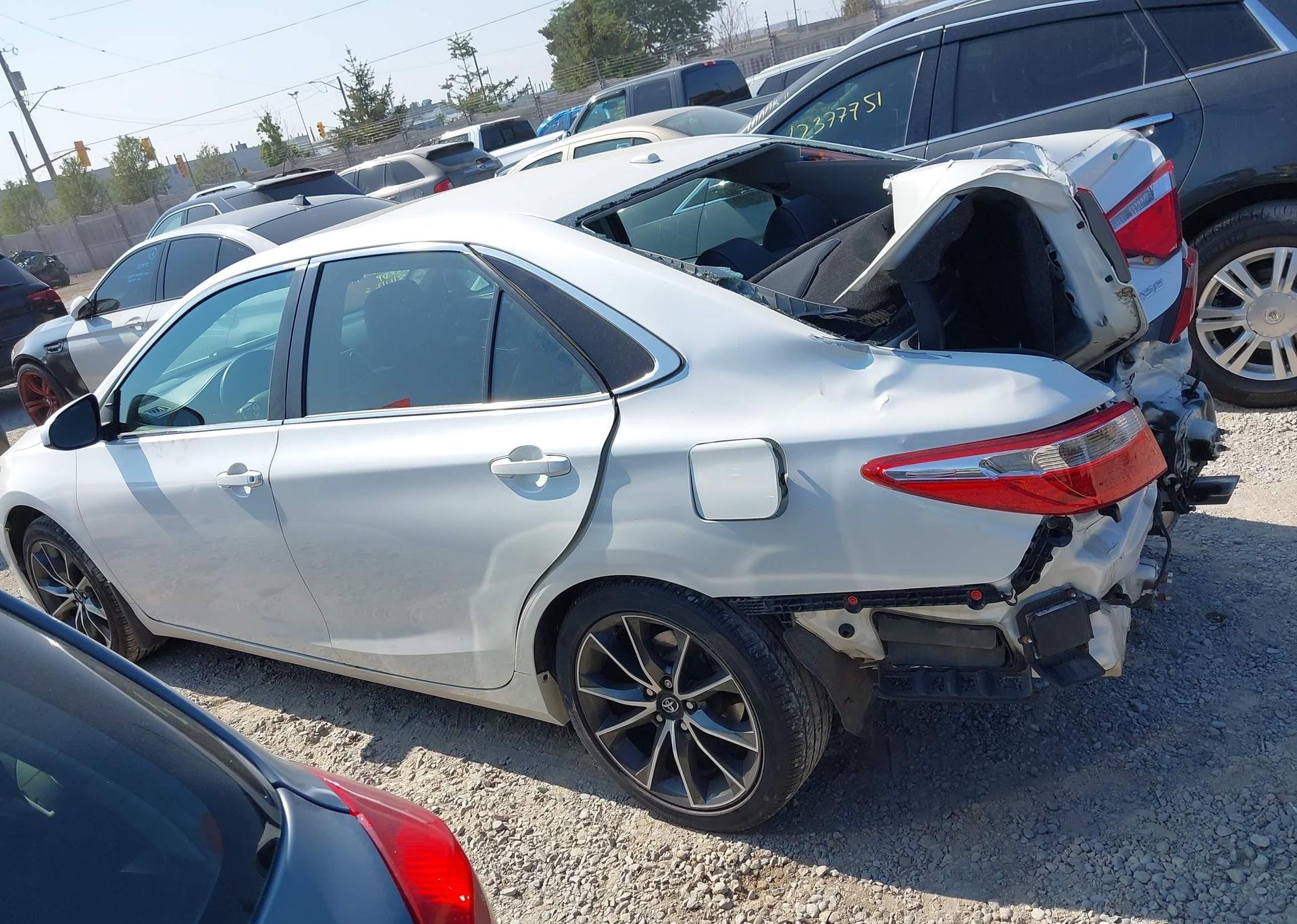 2015 TOYOTA CAMRY LE