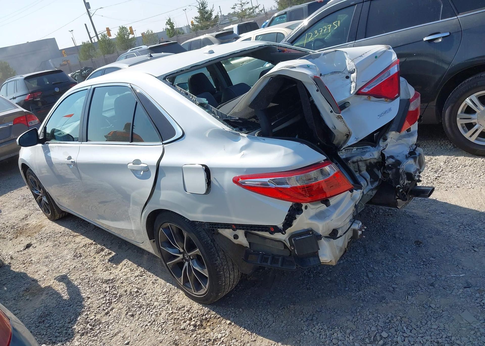2015 TOYOTA CAMRY LE