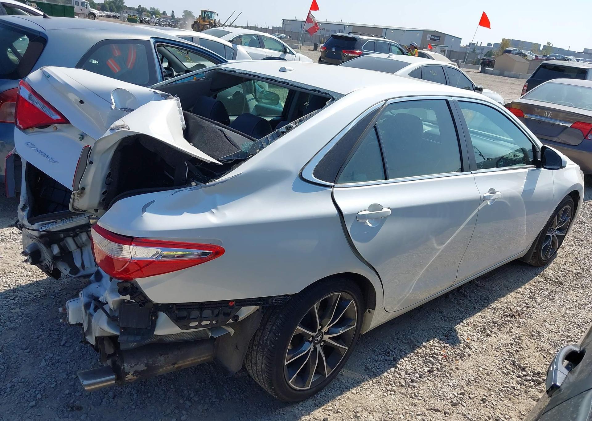 2015 TOYOTA CAMRY LE