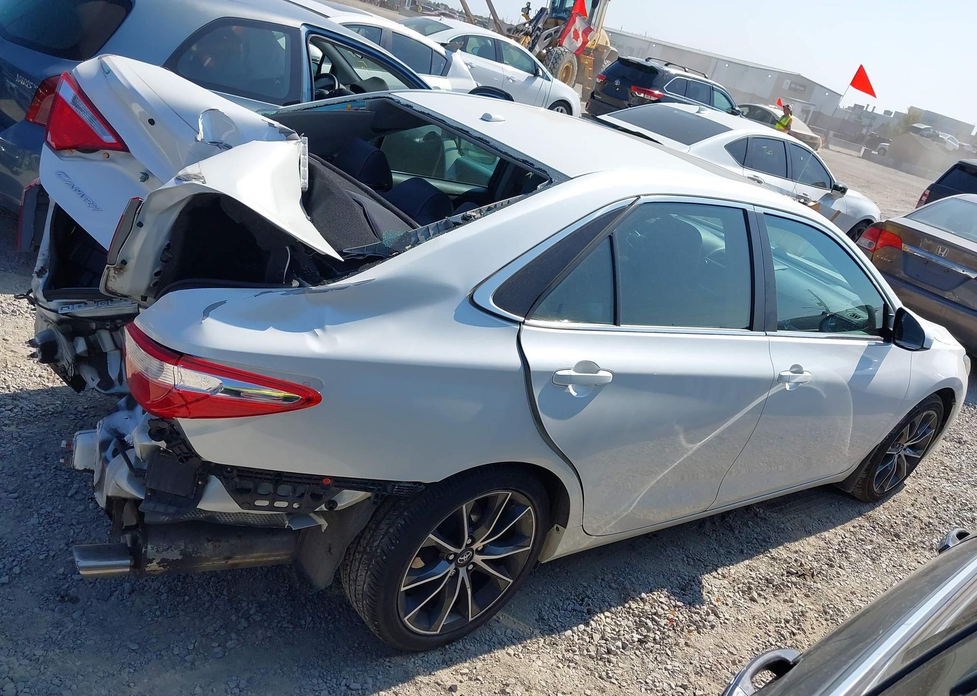 2015 TOYOTA CAMRY LE