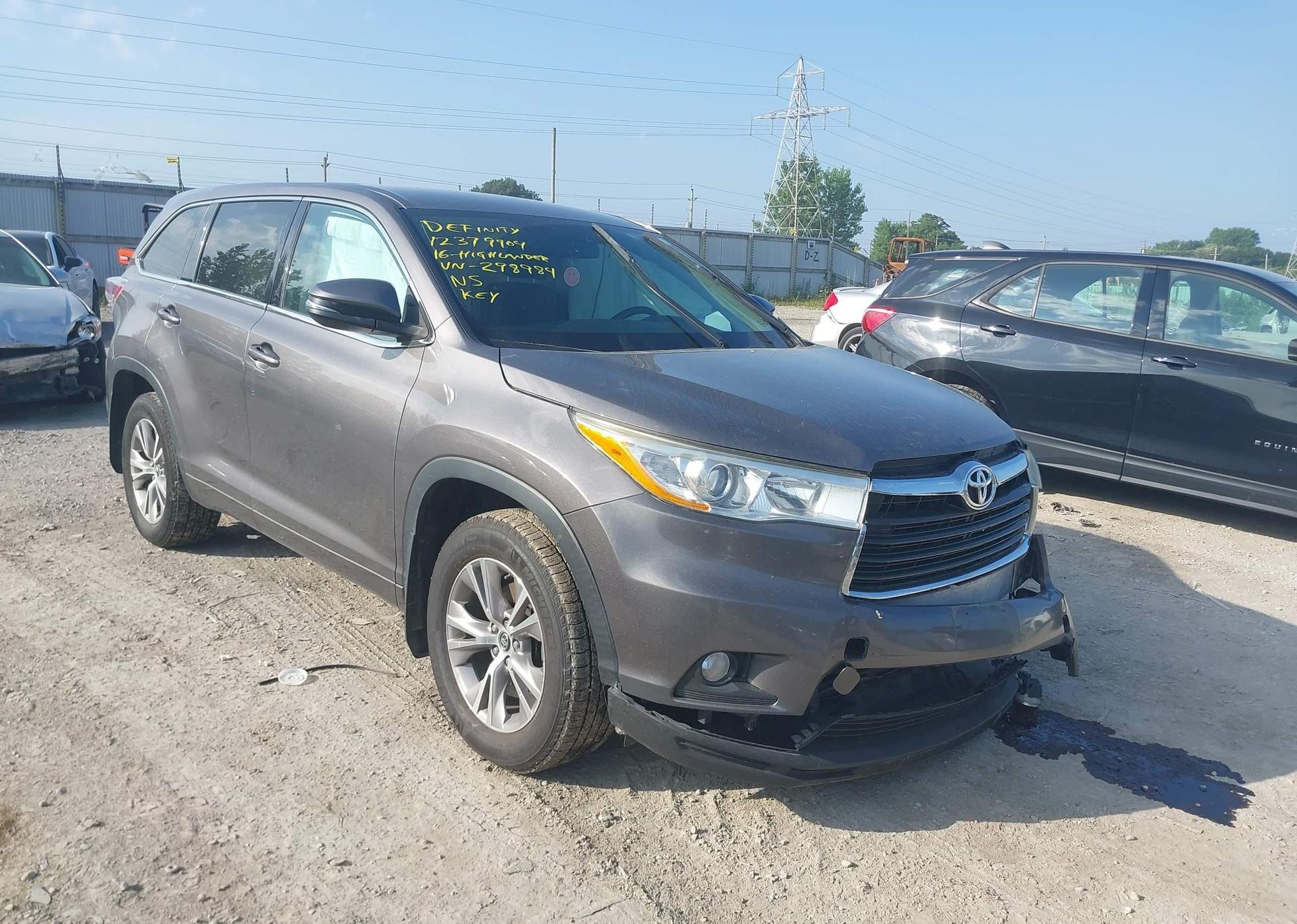2016 TOYOTA HIGHLANDER LE