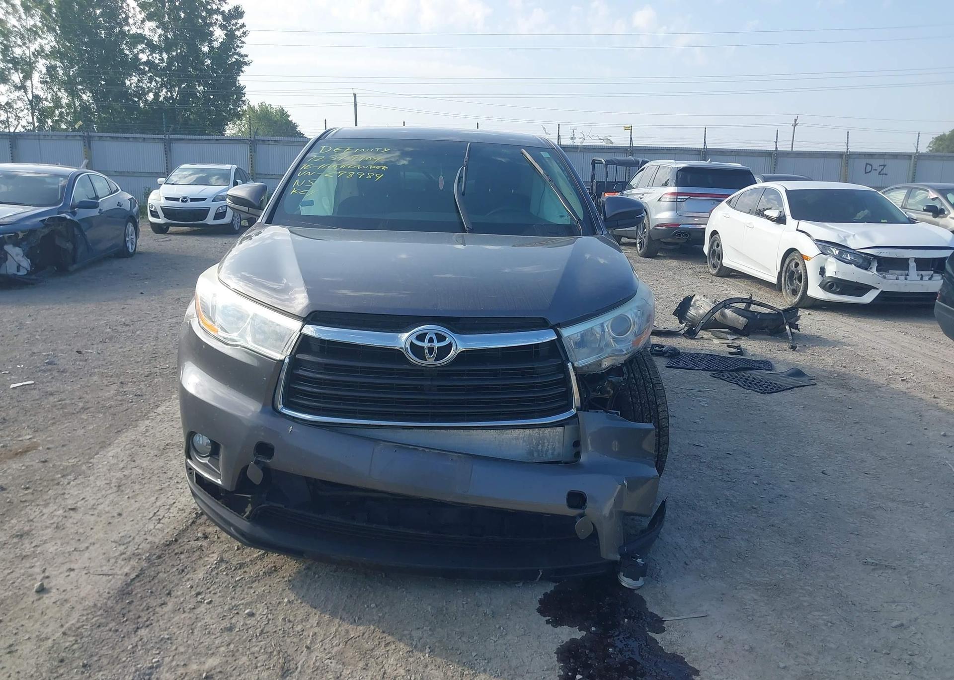 2016 TOYOTA HIGHLANDER LE