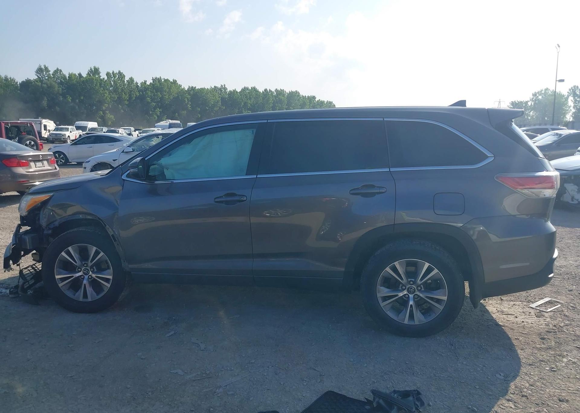 2016 TOYOTA HIGHLANDER LE