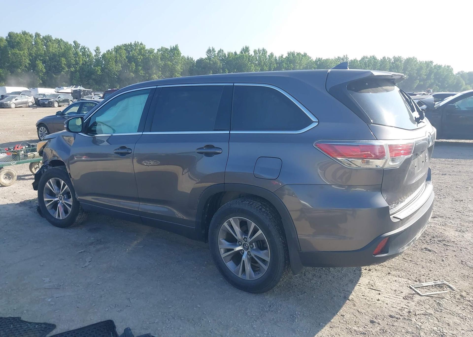 2016 TOYOTA HIGHLANDER LE