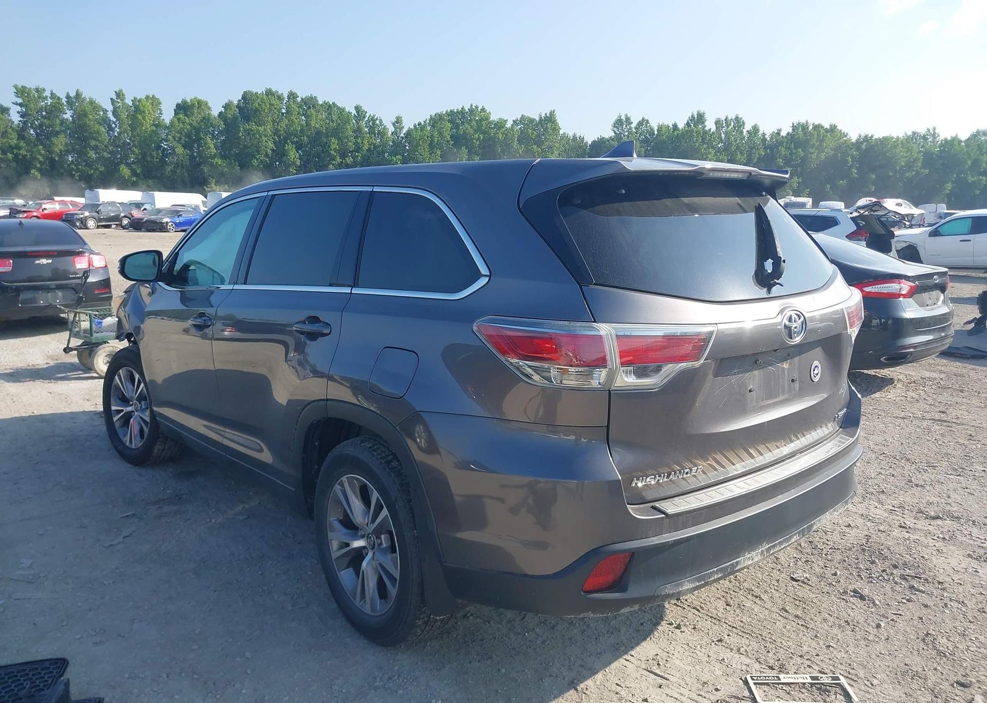 2016 TOYOTA HIGHLANDER LE