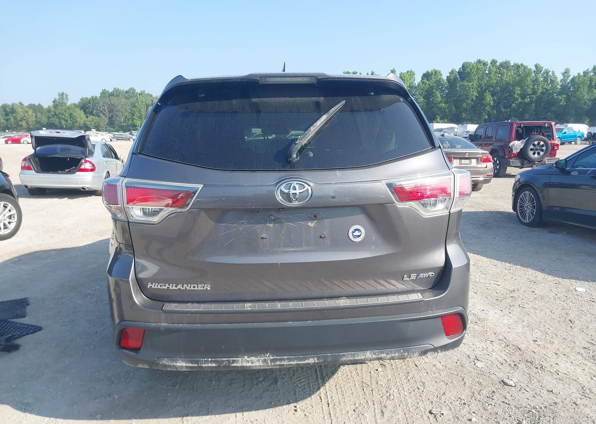 2016 TOYOTA HIGHLANDER LE