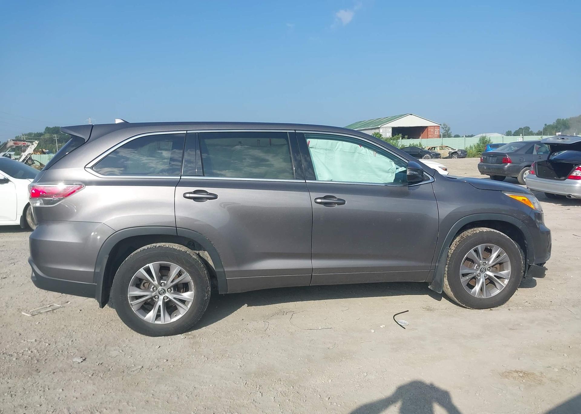 2016 TOYOTA HIGHLANDER LE